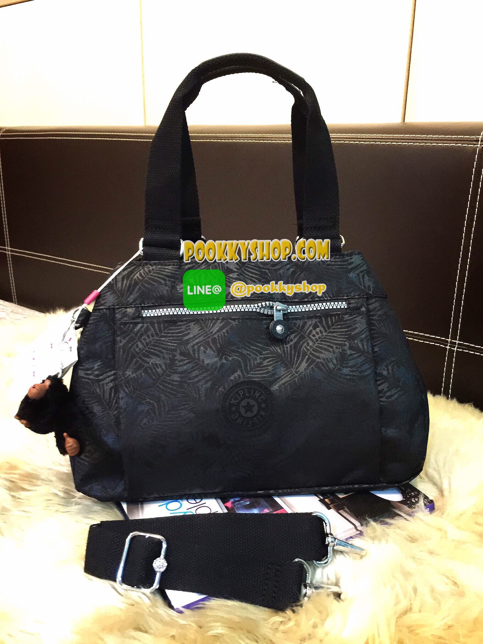 Don't Miss! KIPLING NYLON CITY BAG กระเป๋าถือหรือสะพายสไตล์ลำลองวัสดุ Nylon + Polyester 100% น้ำหนักเบามีหูหิ้วเเละสายสะพายยาวเลื่อนปรับระดับได้ถอดได้ เปิดปิดด้วยซิปสะดวกใช้ หัวซิป YKK โลโก้เเบรนด์ มีช่องแบ่ง3ช่องเเยกเป็นสัดส่วน ภายในกว้างเเละจุ มีโล