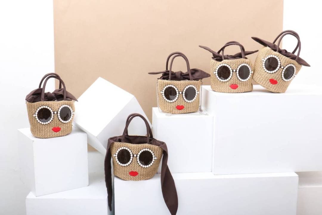 กระเป๋าดังจากญี่ปุ่น A-jolie ใช้เวลาผลิตนานมากกว่าจะได้วัสดุตัวนี้ บอกเลยเป๊ะสุดๆ สวยทุกจุด อะหลั่ยเด้งไปเลย ได้ไปรับรองไม่ผิดหวังแน่นอนค่า