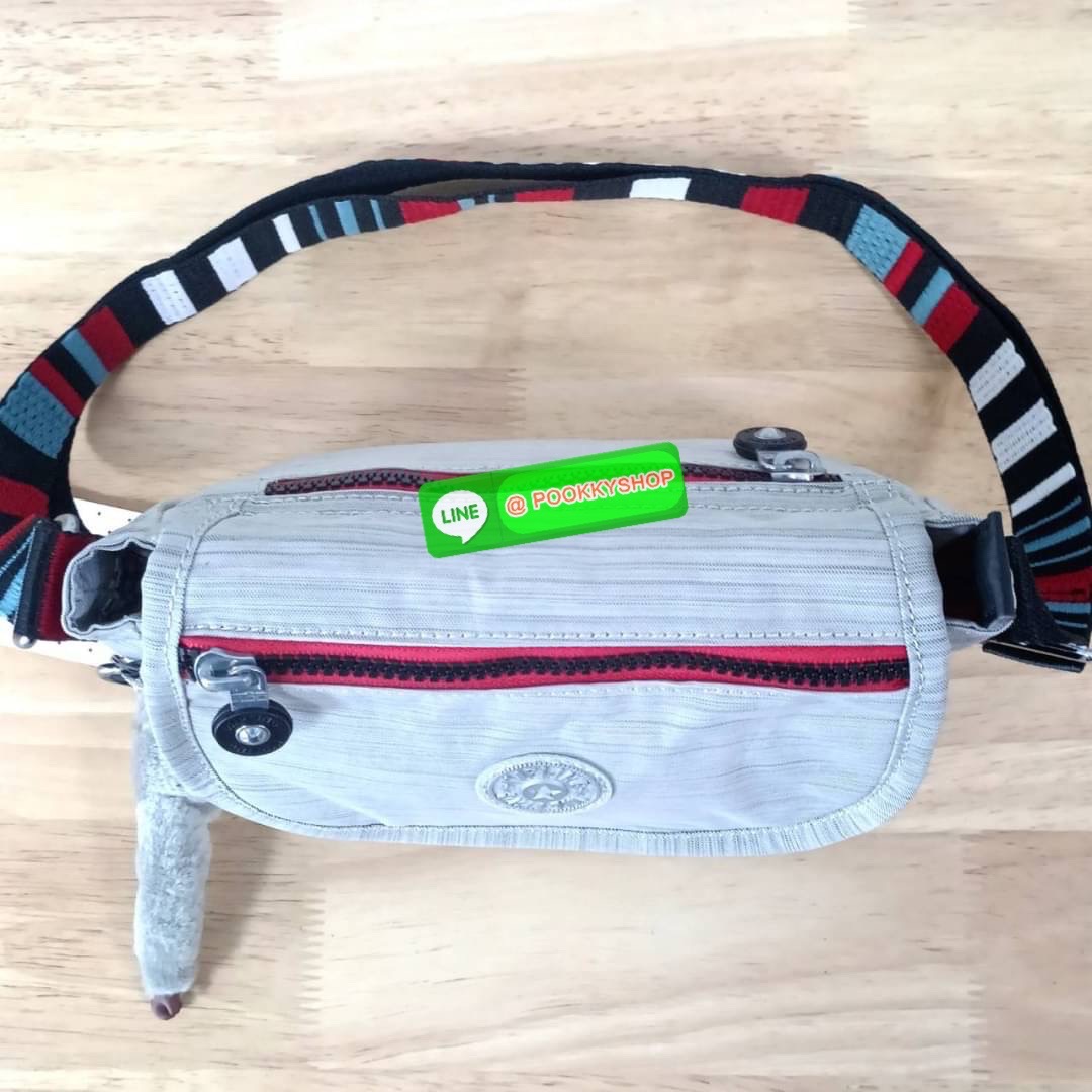 KIPLING SABIAN CROSSBODY MINI BAG กระเป๋าสะพายข้าง วัสดุ Nylon & Polyester 100% ขนาดเล็กกำลังน่ารัก เปิด-ปิดด้วยฝาปิดกระดุมแม่เหล็กและซิปแบรนด์ ด้านในทีแท็กแบรนด์