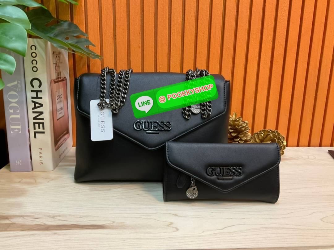 🚚 พร้อมส่ง 🚚 Guess Women’s Crossbody Bag Set สุดคุ้ม!!!! เซตสวยหรูดูแพง สวยจริงจริง ช้าหมด ราคานี้หาที่ไหนได้!! กระเป๋าสะพาย+กระเป๋าสตางค์ใบยาว มาพร้อมพวงกุญแจถอดออกได้ ด้านหน้าประดับโลโก้แบรนด์สวยโดดเด่น กระเป๋าสะพายไหล่ และสะพายข้าง cros