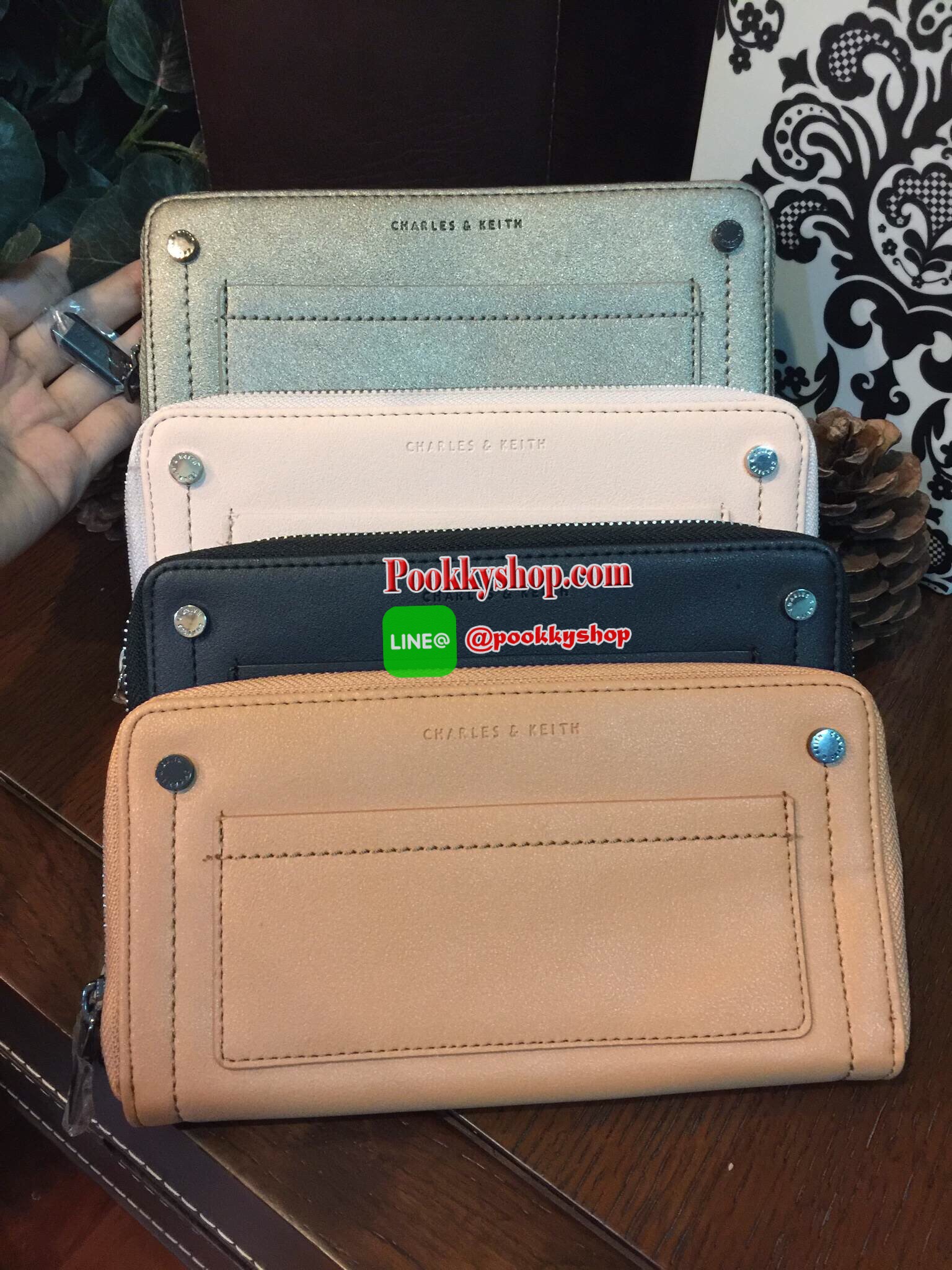 NEW! CHARLES & KEITH STUDDED FRONT POCKET WALLET กระเป๋าสตางค์ใบยาวซิปรอบรุ่นใหม่ล่าสุดแบบชนช็อปวัสดุหนังเรียบอยู่ทรงสวย เปิดปิดด้วยซิปรอบด้านหน้าแต่งหมุด พร้อมปั้มโลโก้ด้านหน้าดูสวยหรูมีสไตล์ ภายในมีช่องซิปและช่องใส่บัตรหลายช่องใส่ iphone7+ ธนบัตร บัตรได