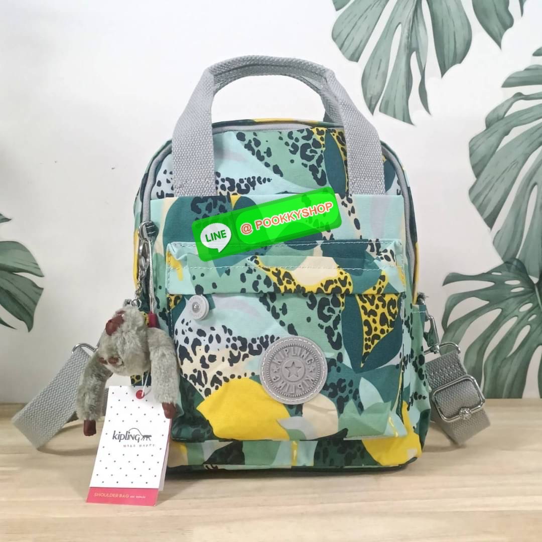 KIPLING 3 WAYS MINI BACKPACK ซับในลายตาราง กระเป๋าสะพาย 3 Ways รุ่นใหม่ วัสดุ Nylon & Polyester 100% หูหิ้วหนังปั๊มชื่อแบรนด์ สายสะพายยาวเลื่อนปรับได้ free size และ สามารถถอดได้ สามารถถือหรือสะพายได้ จะสะพายไหล่ สะพายเฉียง Crossbody หรือจะคล้องสายเป็นเป้ส