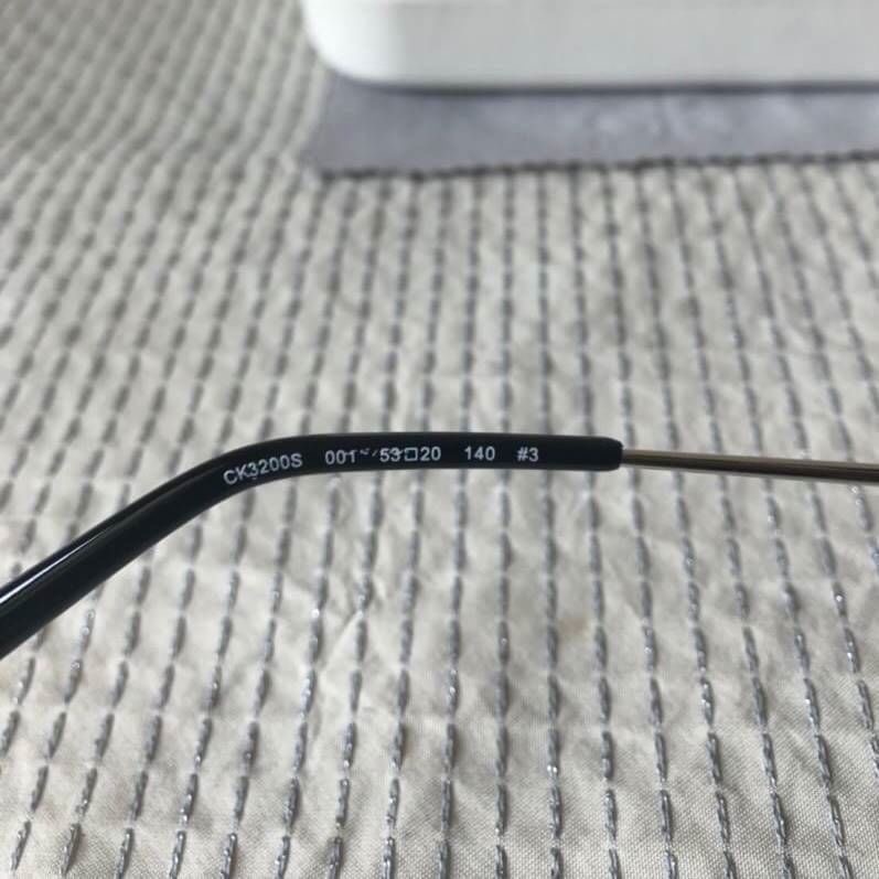 Calvin Klein CK3200S สวยมากๆ อุปกรณ์กล่องและผ้าเช็ดแว่น