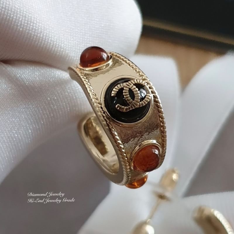 Super Hi-End Quality !!!! ((งาน 1:1 เหมือนในช็อปมากที่สุดในท้องตลาด)) Chanel Earring ต่างหูชาแนลงาน 1:1 เหมือนของแท้เป๊ะๆค่ะ รับรองงานสวยมากกกกก ดูหรู ดูผู้ดีสุดๆ งานคุณภาพดีมากๆมากๆคะ รับประกันความพอใจเลยค่ะ ตัวเรือนสีทอง งาน laser stamp เหมือนช็อปค่ะ ไฮ