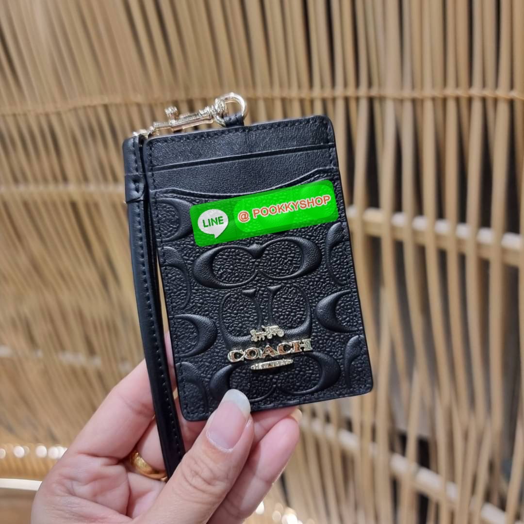กระเป๋าใส่บัตรคล้องคอ Coach card holder ราคาพิเศษสุดๆ!!! ของหายาก!! ง่ายๆแบบไม่ธรรมดา!! คลาสสิคแต่มีดีเทลโดดเด่น!! กระเป๋าถนอมบัตร พร้อมสายคล้องคอ ดีไซน์ลวดลายสวย ดูดีทุกแบบ ใช้งานง่าย พกพาสะดวก จะใส่บัตรพนักงาน บัตรเครดิต บัตรปชช. ใบขับขี่ และบัตรอื่นๆที