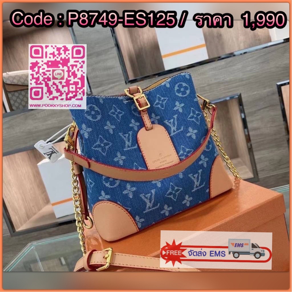 LV Vintage Denim Bag 8” Description: กระเป๋าวินเทจที่ทำจากผ้าเดนิมลวดลายโมโนแกรม ที่จับ ฐาน สายสะพาย กระเป๋าทำจากหนัง Calfskin และตกแต่งด้วยอะไหล่ทอง เปิดปิดด้วยสายคาดด้านหน้า ด้านในบุด้วยผ้า Marigold Alcantara เป็นช่องขนาดใหญ่ มีพื้นที่สำหรับใส่ของใช้จำเ
