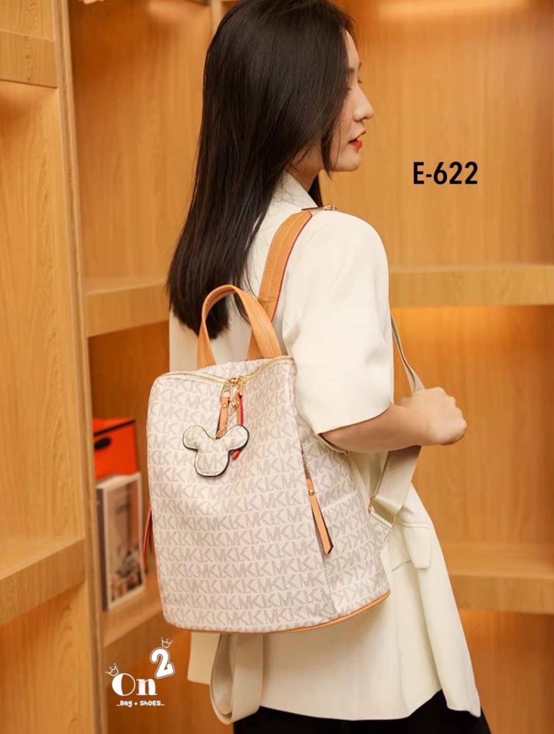 กระเป๋าสะพายเป้แฟชั่นมาใหม่ งานสไตล์แบรนด์ งานซิป ขนาดกำลังดีน่าใช้มากค่ะ พร้อมส่ง 2 สีค่ะ