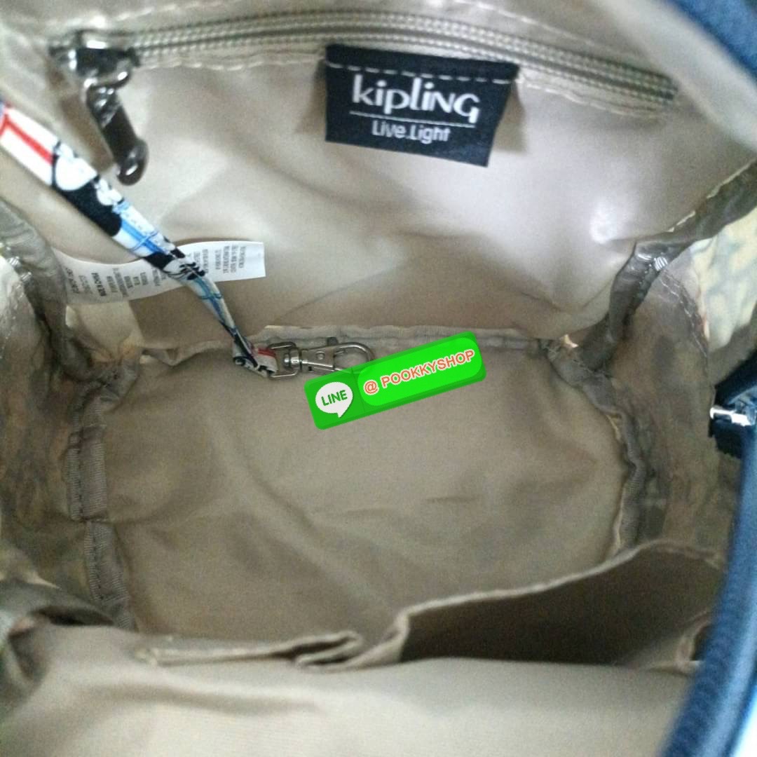 KIPLING Basic Mini Backpack กระเป๋าเป้ใบเล็กกระทัดรัด ขนาดมินิ วัสดุ Nylon + ซับใน Polyester มีหูหิ้ว สามารถสะพายข้าง หรือ สะพายหลังได้ -ช่องซิปหน้า -ด้านข้างมีช่องของเล็กน้อย หรือ ใส่ขวดน้ำใบเล็กทั้ง 2 ด้าน -ซิปหลัก โล่งกว้าง มีสายคล้องพวงกุญแจ พร้อมช่อง