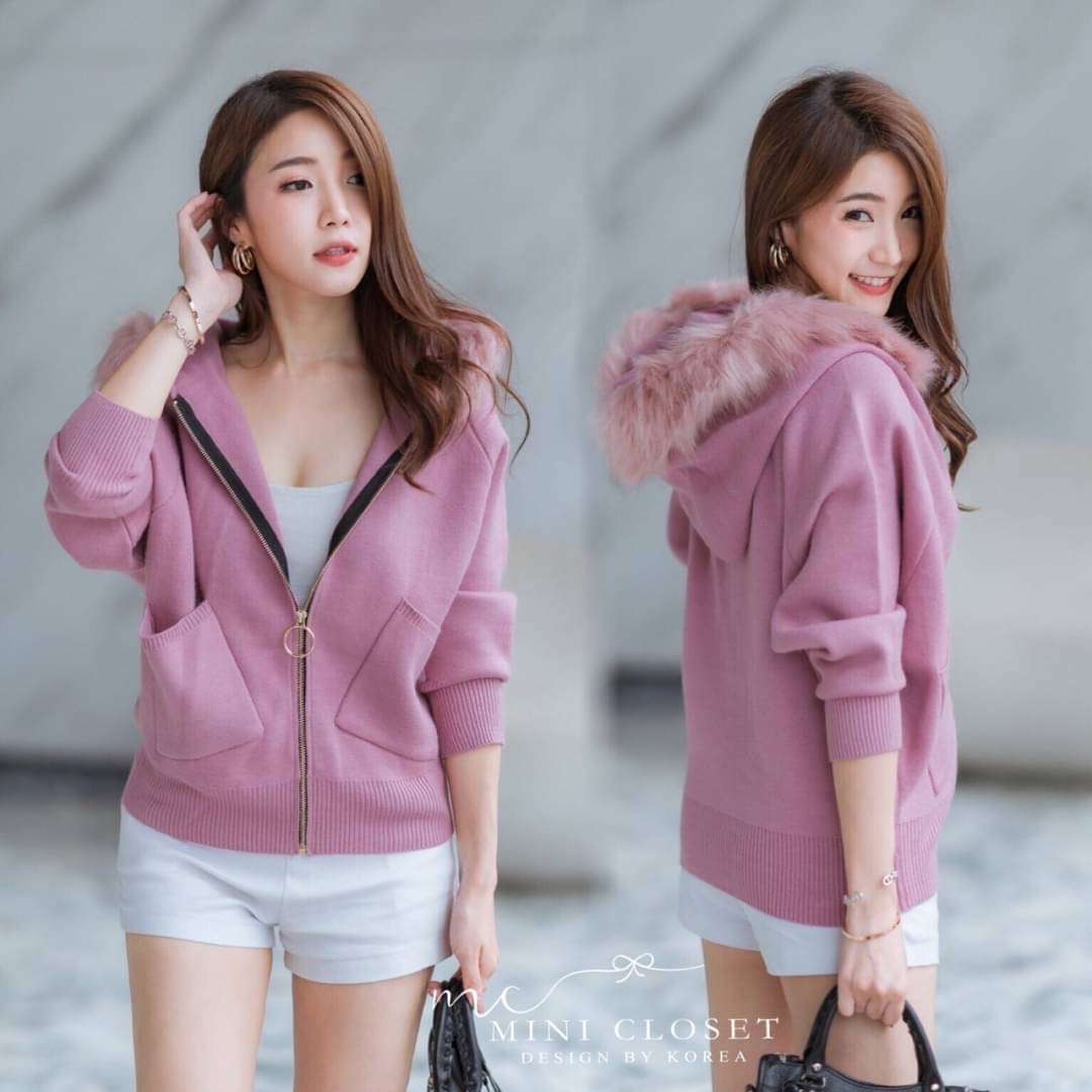 งานขายดี บอกเลยใส่ได้ตลอด สินค้าถ่ายจากงานจริง คุณภาพดีเฟอร์แน่นๆนุ่มๆมีฮู้ด ขนเฟอร์ถอดออกได้ มีซิปหน้า เป๋าข้าง บอกเลยห้ามพลาดค่ะ