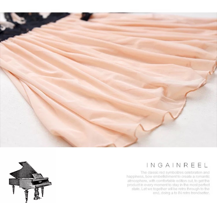 ชุดนอน เดรสซีทรู สีพีชอ่อน แต่งลูกไม้ปักสีดำ งานสวย เนื้อผ้าทิ้งตัว หรูมากคะ