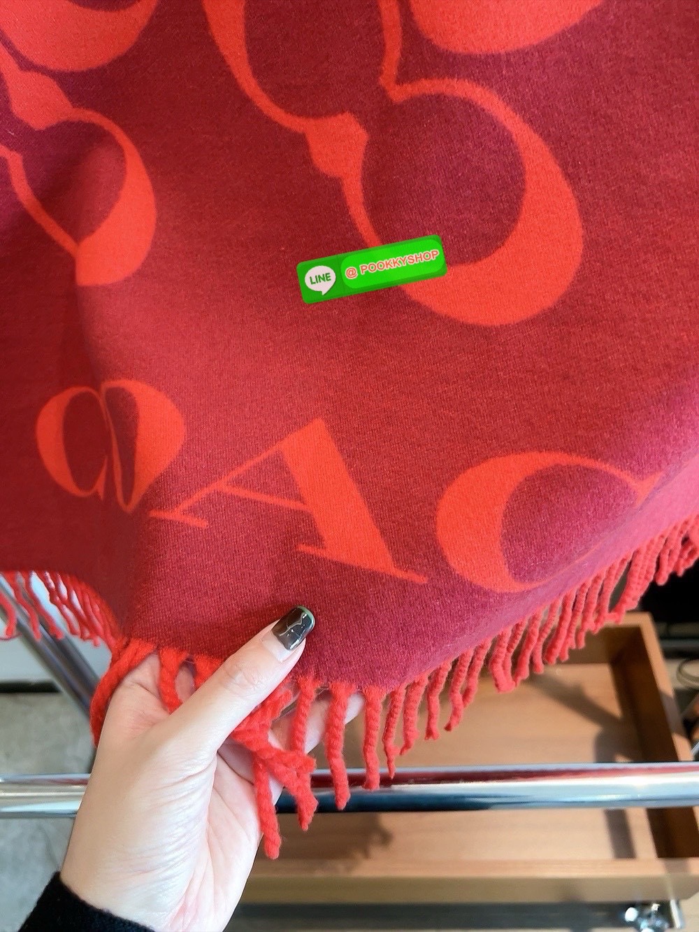 ðCoach Signature Silk and Wool Wrap Scarf ð 70% Wool and 30% Silk āļāđāļēāļāļąāļāļāļ Coach āļāļ·āļāđāļŦāļāđ āļāļāļŠāļąāļāļ§āđāļāļŠāļĄāđāļŦāļĄ āđāļāļ·āđāļāļāļļāđāļĄ āļĨāļēāļĒ Signature Coach Signature Silk and Wool Wrap Scarf Oatmeal