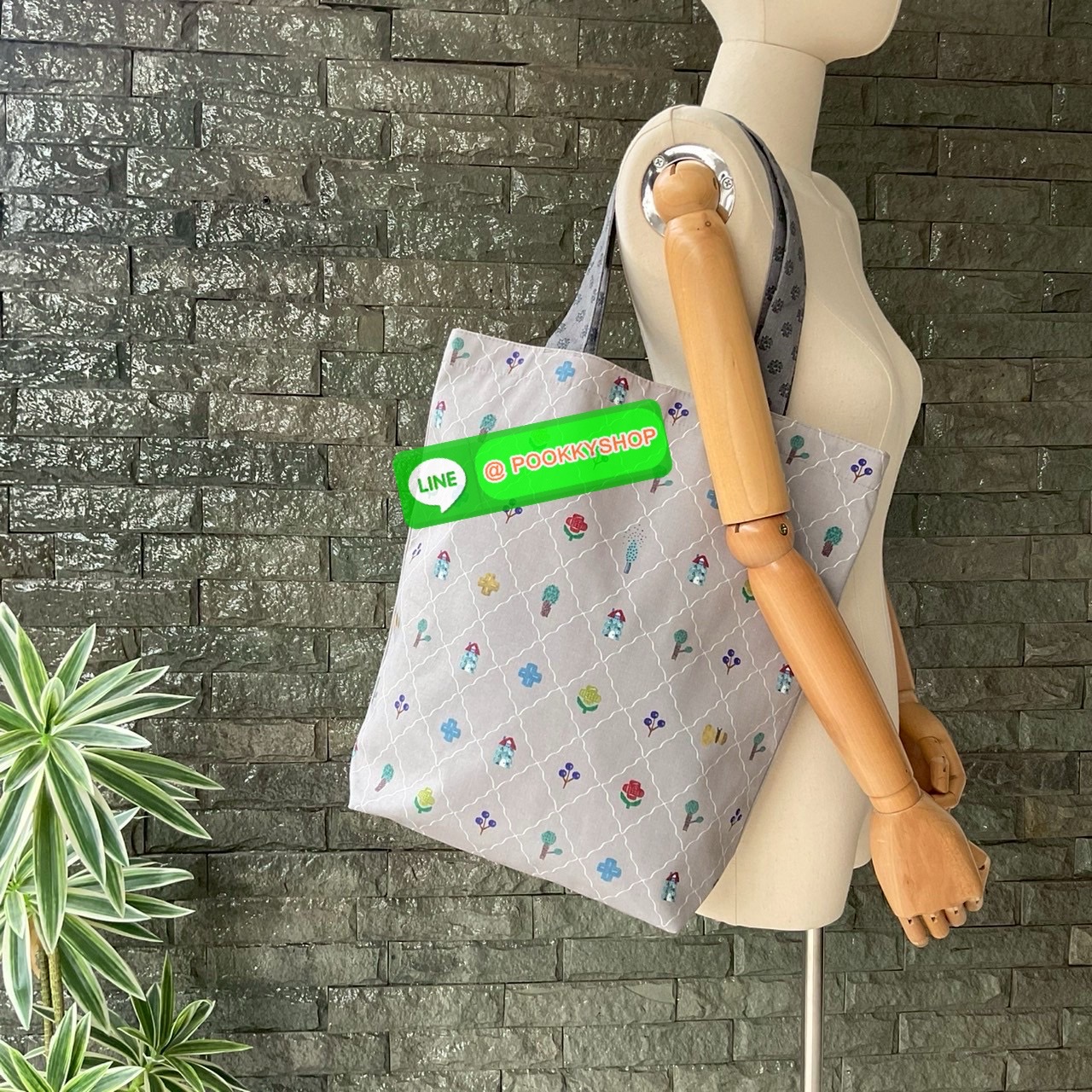 Japanese Kusuguru คุซูกุรุญี่ปุ่นแท้ กระเป๋าสะพายทรง Tote Matilda สะพายไหล่ ปักลายแมวขนนุ่มน่ารักมาก