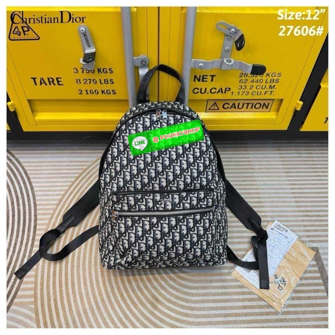 DIOR Rider Backpack Oblique Jacquard กระเป๋าเป้คอลใหม่สวยเด่นเป็นเอกลักษณ์ ด้วยงานผ้าแจ็คการ์ดตามแบบฉบับแบรนด์ที่ทันสมัย Best seller Unisex ของงานเป้จริงๆ ใช้ได้ทั้งหนุ่มๆและสาวๆ