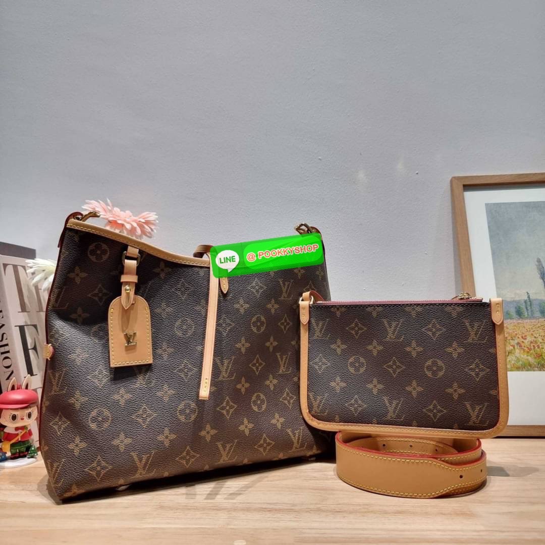LV CARRYALL BAG ใหม่ล่าสุด รุ่นลิมิเต็ดที่สาวๆตามหา จากเคาน์เตอร์ dutyfree กระเป๋าสะพายไหล่ทรงสวย ดีไซน์เรียบง่ายคลาสสิค หรู ดูผู้ดี รูปทรงใช้งานง่าย มาพร้อมใบลูก ไว้เก็บของจุกจิก วัสดุหนังแคนวาส ปากกระเป๋ามีสายหนังผูกกันของหล่นได้และยังมีกระดุมแม่เหล็กอี