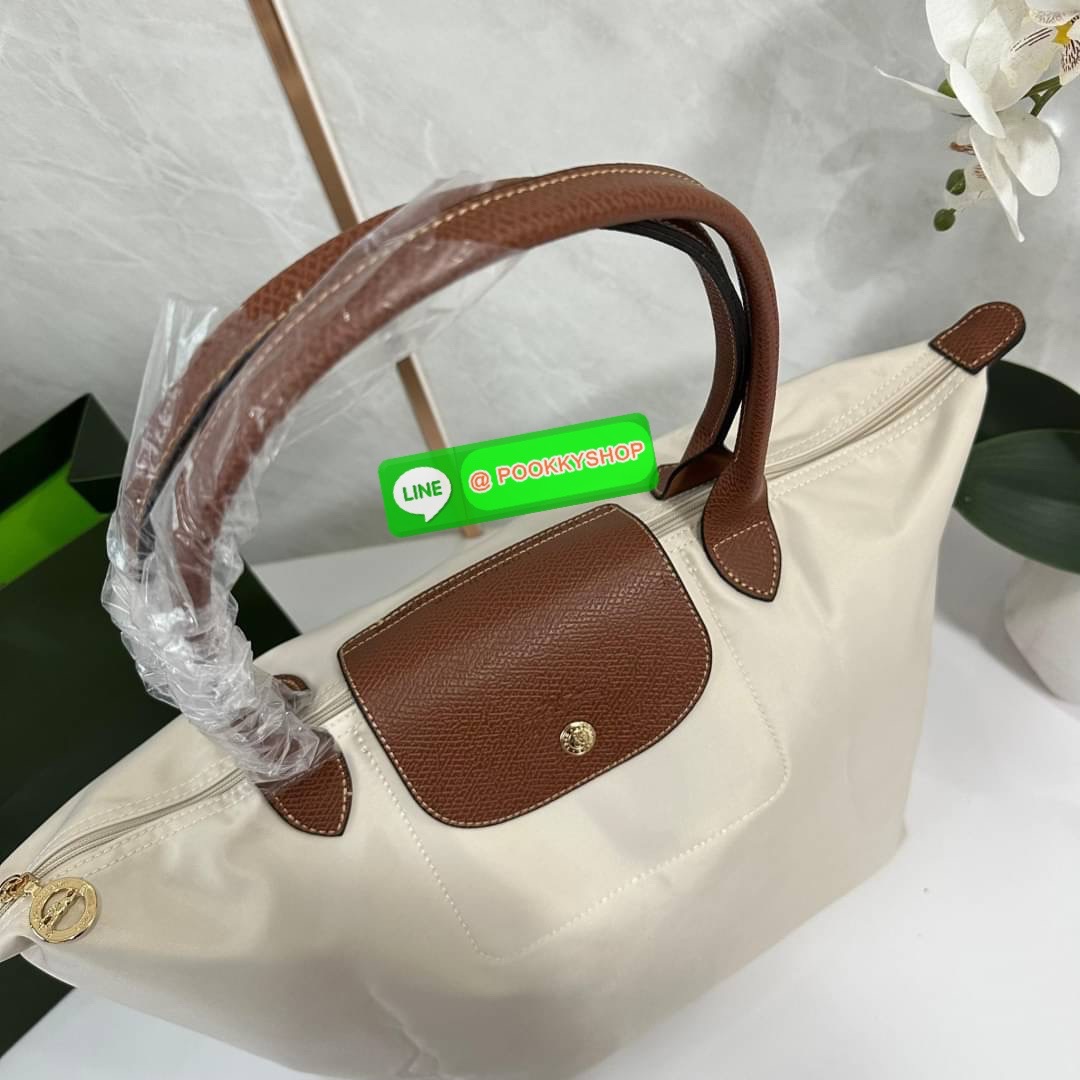 LONHGCHAMP LE PLIAGE ORIGINAL L TOTE BAG 🔖กระเป๋าสะพายไหล่ Le pliage ใบใหญ่ เรียบง่ายจุของได้เยอะ สามารถเก็บเอกสารหรือแล็ปท็อปได้คะ 🔖วัสดุ:ไนลอนเคลือบ 🔖เปิด-ปิดด้วยซิป ภายในกว้าง มีช่องลับแยกคะ 🔖สามารถพับเก็บได้พกพาสะดวกคะ