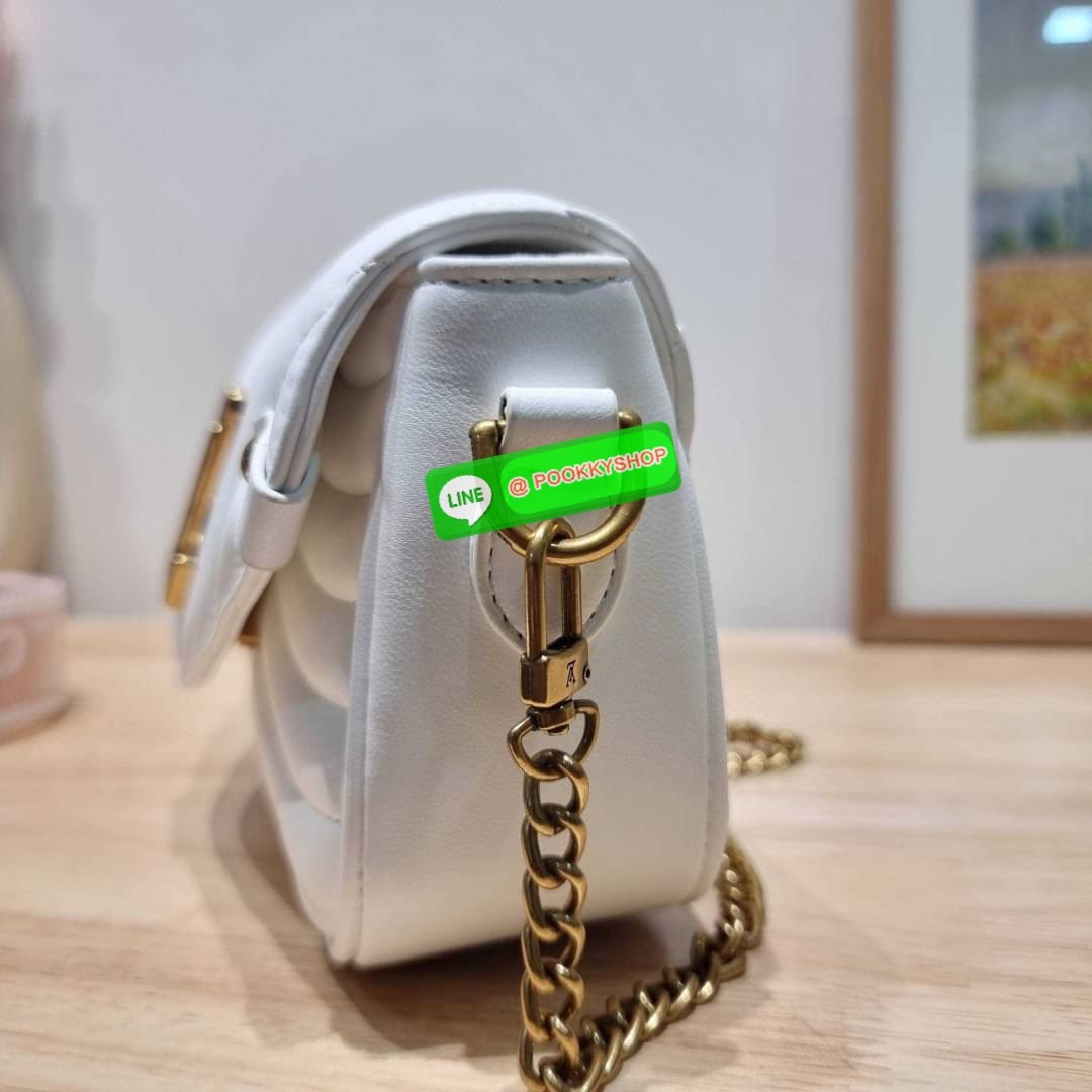 🔆 Model LV new wave pochette multi bag 🔆 Details กระเป๋าสะพายมัลติฟังก์ชั่น พรีเมี่ยมกิ๊ฟสุดหรู คุ้มจาก dutyfree มาพร้อม box set รับรองว่าดีงาม ลูกเล่นคลาสสิคผสานความวินเทจ มีสายสะพายให้ 2 เส้น และกระเป๋าใบลูก เล็กน่ารัก ภายในเป็นช่องโล่ง