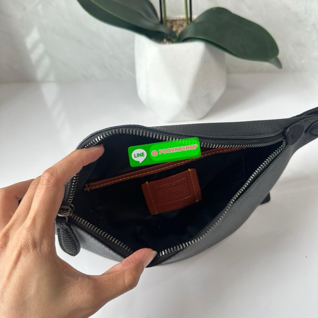 COACH Charter Fanny pack synthetic (C7700) 🔖กระเป๋าคาดอกรุ่นใหม่ไซส์มินิ ขนาดกำลังดี ทรงหล่อ 🔖วัสดุ: แคนวาสตัดสลับหนังแท้ 🔖สายปรับระดับได้ 🔖มี2 ช่องซิป ด้านหน้าและด้านหลัง 🔖ภายในช่องหลักมีช่องใส่ของจุกจิก1ช่อง