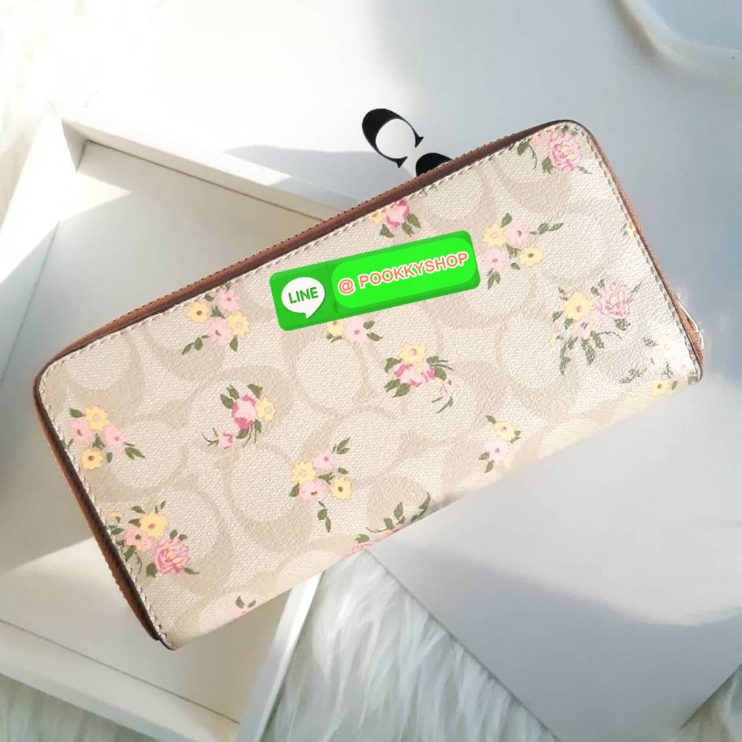 COACH F31778 ACCORDION ZIP WALLET IN SIGNATURE CANVAS WITH DAISY BUNDLE PRINT กระเป๋าสตางค์ใบยาว ลวดลายดอกเดซี่ น่ารักน่าใช้มากๆ พื้นเป็นลายซีเอกลักษณ์ วัสดุหนังแคนวาสเคลือบลาย เปิด-ปิดด้วยซิปรอบ ใส่มือถือได้ ใส่บัตร ใส่ธนบัตรได้สบายๆ พกใบนี้รับรองวางไม่ล