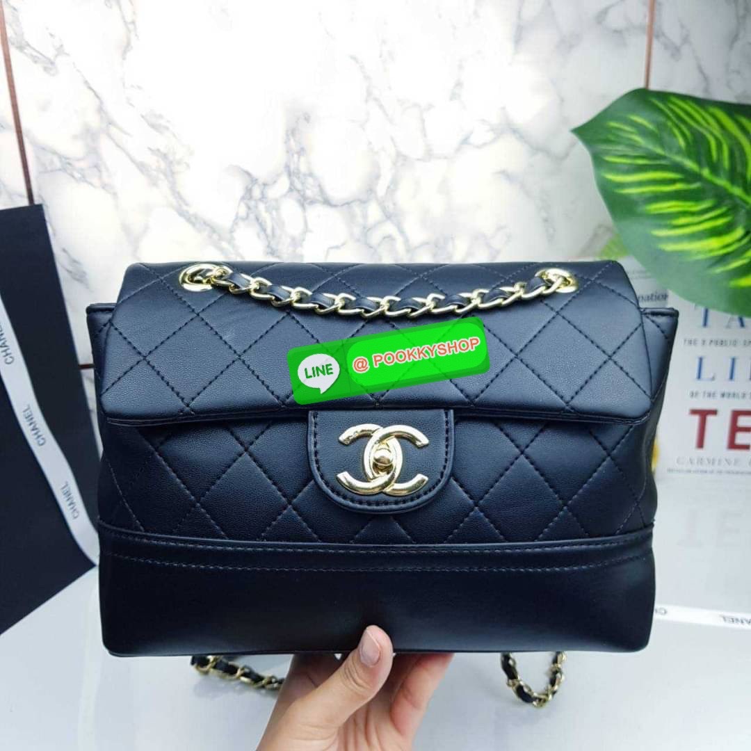 CHANEL BAG VIP GIFT WITH PURCHASE (GWP) จาก CHANEL DUTY FREE COUNTER (CHN814) กระเป๋าสะพาย มีใบเล็กขนาดน่ารักไว้ห้อยได้ ปรับสะพายไหล่ หรือครอสบอดี้ได้หมด ทรงสวย คุ้มมาก
