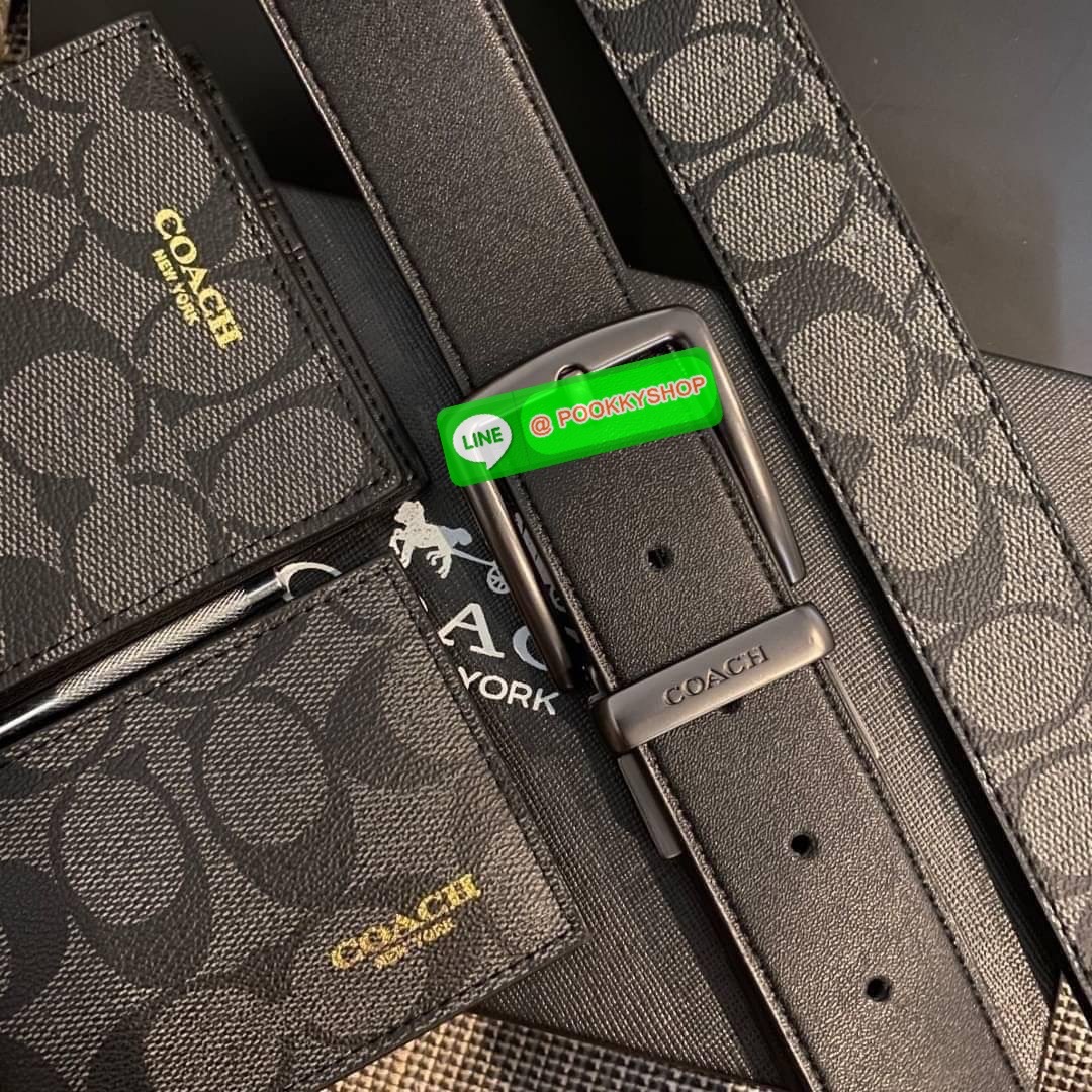 COACH Short Wallet with Belt Set Signature เซทสุดคุ้มค่ะได้ทั้งเข็มขัดและกระเป๋าสตางค์แบบพับ 2 ตอนมีช่องใส่รูปใส่บัตรใส่ธนบัตรแยกเป็นสัดส่วนเหมือนกระเป๋าสตางค์ใบยาวคุณภาพดีตามแบบฉบับของแบรนด์ มาในกล่องแบรนด์สามารถมอบเป็นของขวัญได้ ไอเท็ม Must Have ใครไม่ท