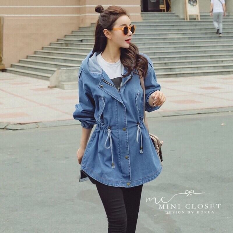 🙆🏻♀️Denim Hood Jacket🙆🏻♀️ เสื้อคลุมอีกรุ่นที่แพตเทิ้นเป๊ะ ใส่สวยปัง กับแจ็คเก็ตยีนส์ฮู้ด แขนสม๊อกยางยืด เวลาใส่น่ารักดีค่ะ มีเชือกที่ขอบเอวรูดรัด ยาวคลุมสะโพก โอเวอร์ไซส์เก๋ๆค่ะ