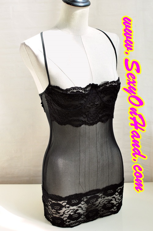 ชุดนอน เซ็กซี่ ชุดซีทรู ชุดนอน สายเดี่ยว ชุดยั่วน้ำลาย ชุดลูกไม้ เนื้อผ้าบางเบา สีดำ ผ้าลูกไม้ นุ่ม เกรด AA แต่งแถบลูกไม้ช่วงอก พร้อมโครงเหล็กซ่อนด้านในเพื่อช่วยเน้นช่วงเนินอก ขอบล่างแต่งแถบลูกไม้ กว้าง4-5 นิ้ว เพิ่มความเซ็กซี่ มากๆ สวยหรู เหมือนในรูปเ