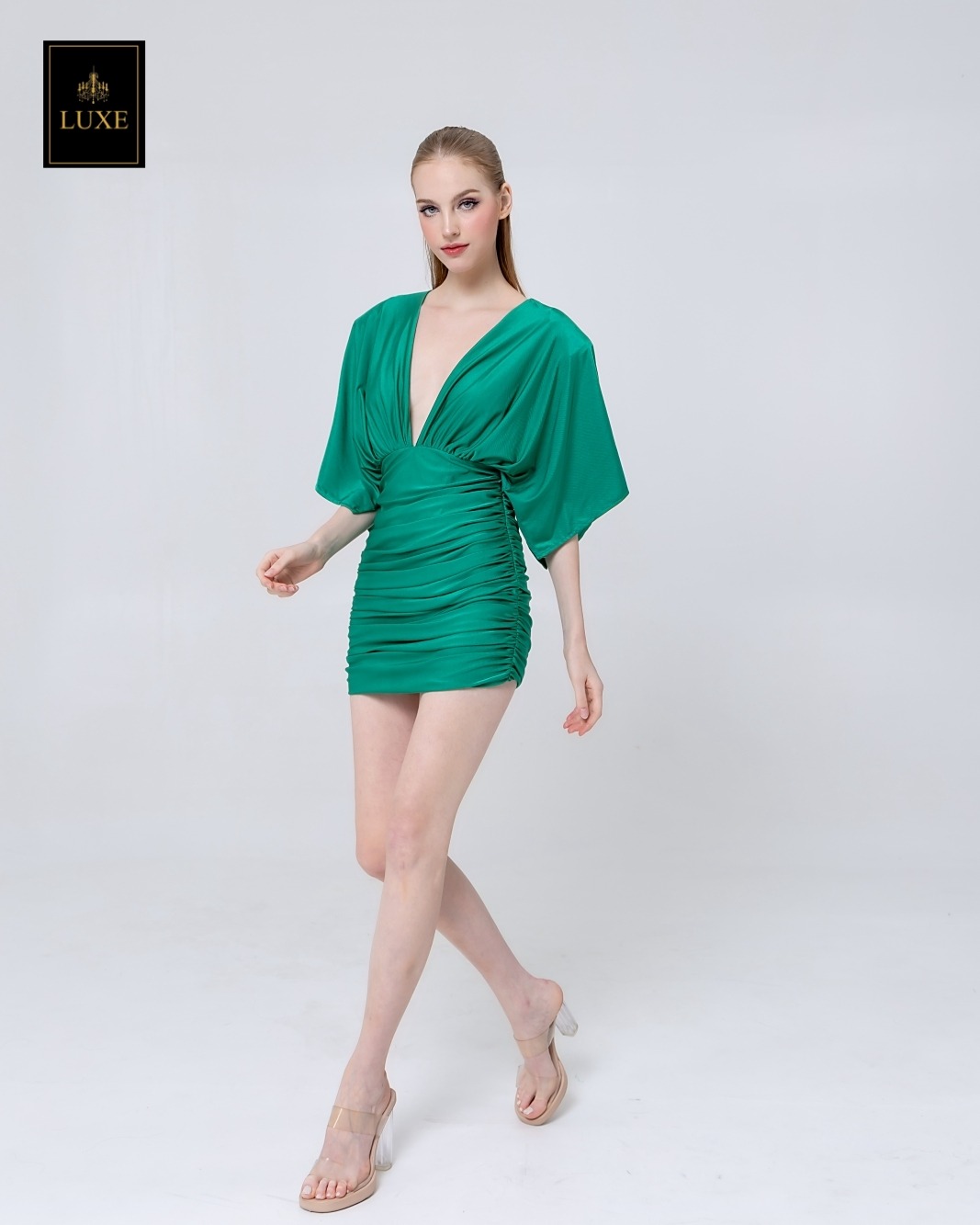 เดรสแฟชั่น เดรสกระโปรงเข้ารูป เสื้อคอวีแขนในตัว มาพร้อมถุงมือยาว