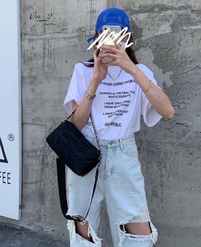 🇰🇷Korean style crossbody bag🇰🇷 🔹กระเป๋าสะพายข้าง หนังพียู 🔹PU Leather crossbody bag 🔹ตัวกระเป๋าเดินด้ายสีดำ เย็บตาราง 🔹สายสั้นเป็นสายโซ่ร้อยหนัง 🔹สายยาวผ้า ปรับความยาวได้ 🔹อะไ