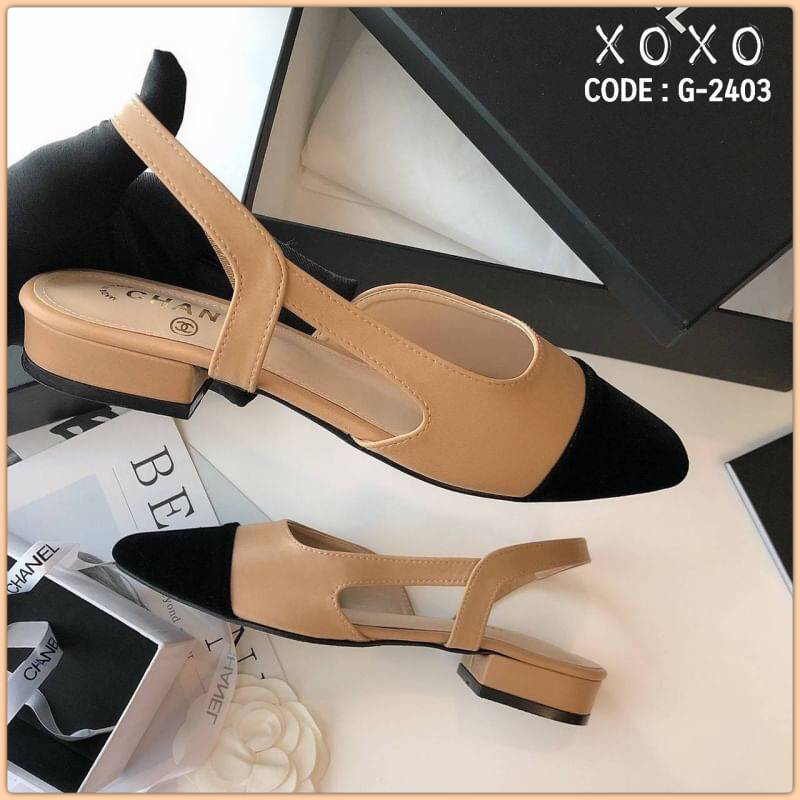 สินค้าพร้อมส่ง พื้นตีแบรนด์ : Chanel กล่องน้ำตาลเรียบ ไม่มีอปก. คัชชูงานสวม รัดหลัง มียางยืด ใส่สบาย ทรงสวย วัสดุหนัง PU มีส้นเล็กน้อย กำลังใส่สบาย งานสวยมาก เนียบ แอดมินหลงรักคู่นี้มากคะ ต้องมีเลยคะ