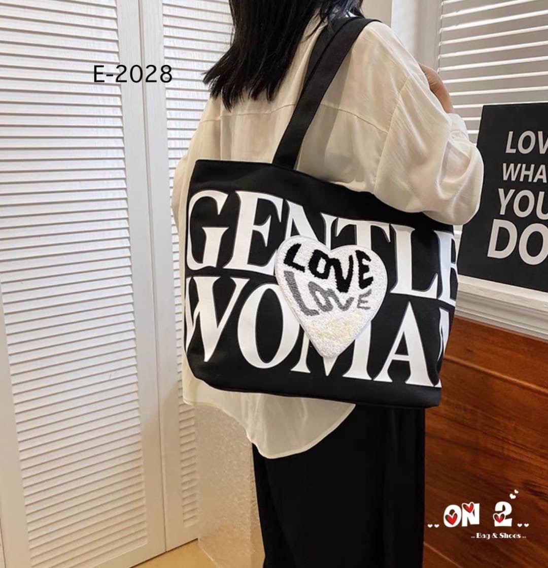 กระเป๋าผ้าทรงช้อปปิ้งGentle women ใบใหญ่ พิมพ์ลวดลายหัวใจLove love งาน แฟชั่น street wear สวยเก๋ ใส่ได้ครบทุกสิ่งอย่าง พร้อมส่ง2 สี