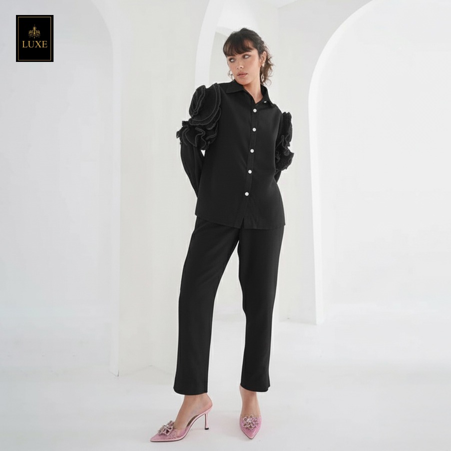 เสื้อแฟชั่น เสื้อเชิ้ตคอปกแขนยาว ดีเทลแต่งผ้าพลีทที่ต้นแขนพร้อมปักลูกปัดมุก