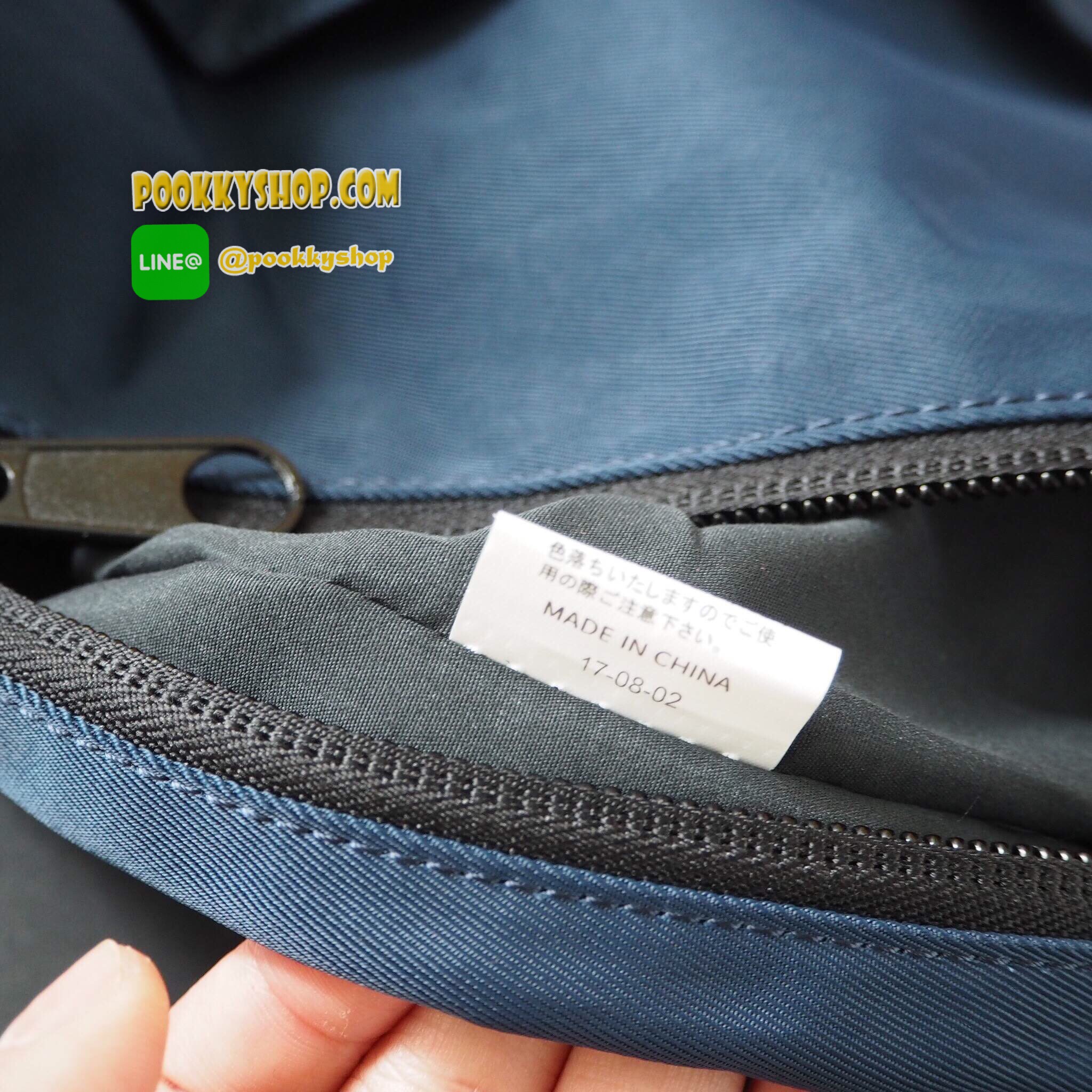 New Collection2017!!! รุ่นใหม่ชนช้อปกับ Anello Logo Printed tote2way shoulder rucksack วัสดุpolyester กันน้ำได้ ใบใหญ่น้ำหนักเบา ภายในกว้างและลึก เป็นได้ทั้งทรงtoteและBackpack โดยปรับที่ตัวกระดุมด้านหลัง ทั้งด้านหน้าและด้านข้างมีช่องเก็บของ ด้านหลังยังคงม