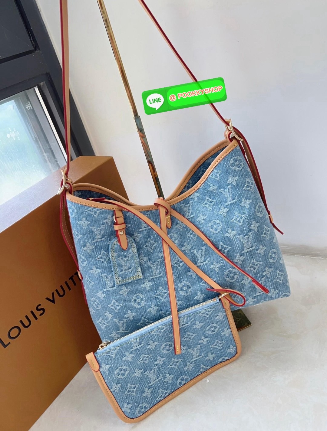 NEW ARRIVAL! ไม่ต้องตามหาแล้วจ้าา มีมาพร้อมส่งแล้ว ใหม่ล่าสุด LOUIS VUITTON CARRYALL PM DENIM BAG ((vip gift duty free ตปท)) 🔖พร้อมส่ง! สีใหม่คือสวยมากๆ วัสดุเดนิม((ยีนส์)) อย่างดี ทอลายแบรนด์นูนทั้งใบ ตัดขอบหนังแท้ค่ะ