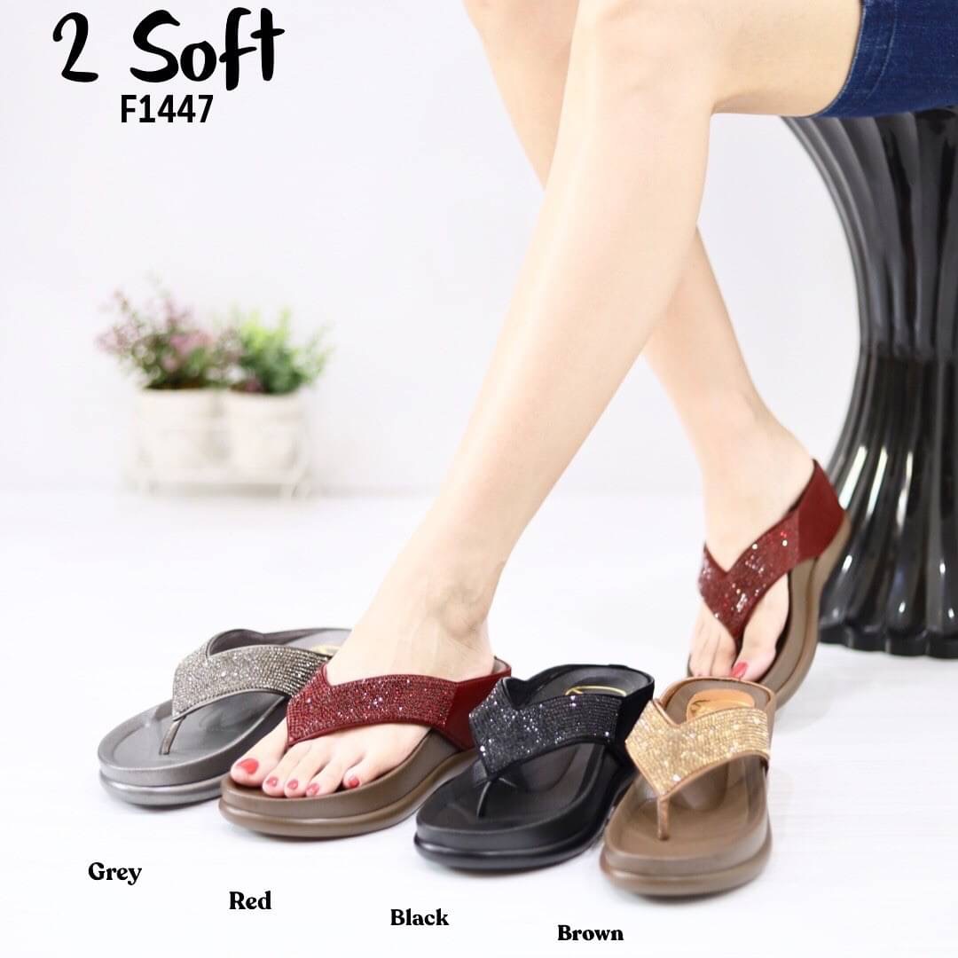 สินค้าพร้อมส่ง มาใหม่จ้า รองเท้าสไตล์ลำลองแบบหนีบ รองเท้าสุขภาพรุ่นใหม่ล่าสุด ใส่แล้วหนุบหนับ นุ่มสบายเท้า สายแต่งอะไหล่เพชร บุผ้าสักหลาด ไม่กัดเท้า ความนิ่ม เบา และใส่สบายของส้นด้านหลัง ผสมผสานความแข็งแรงทนทาน ของพื้นด้านล่าง สูง 2.5 นิ้วพอเหมาะ ขนาดมาตร