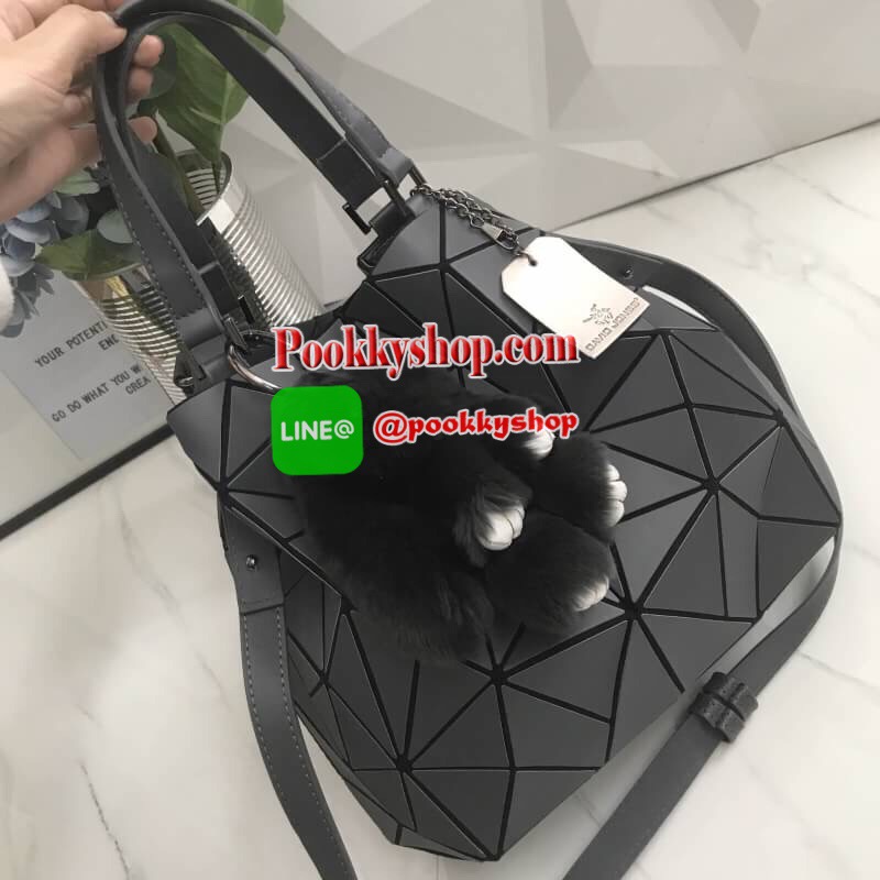 2 สีเข้าใหม่ Coffee brown และ Metal grey Tone สี earth tone สุด classic ที่ แมทช์กับชุดง่ายมาก แถมยังลาย Limited edition หายาก ปรับทรงได้ 2 แบบ น่ารักมาก ค่า กระเป๋า จากแบรนด์ David Jones กระเป๋าสะพายข้างดีไซน์เกร๋มาก สีสวยหรูมาก ขนาดกำลังดีเลย น้ำหนักเบา