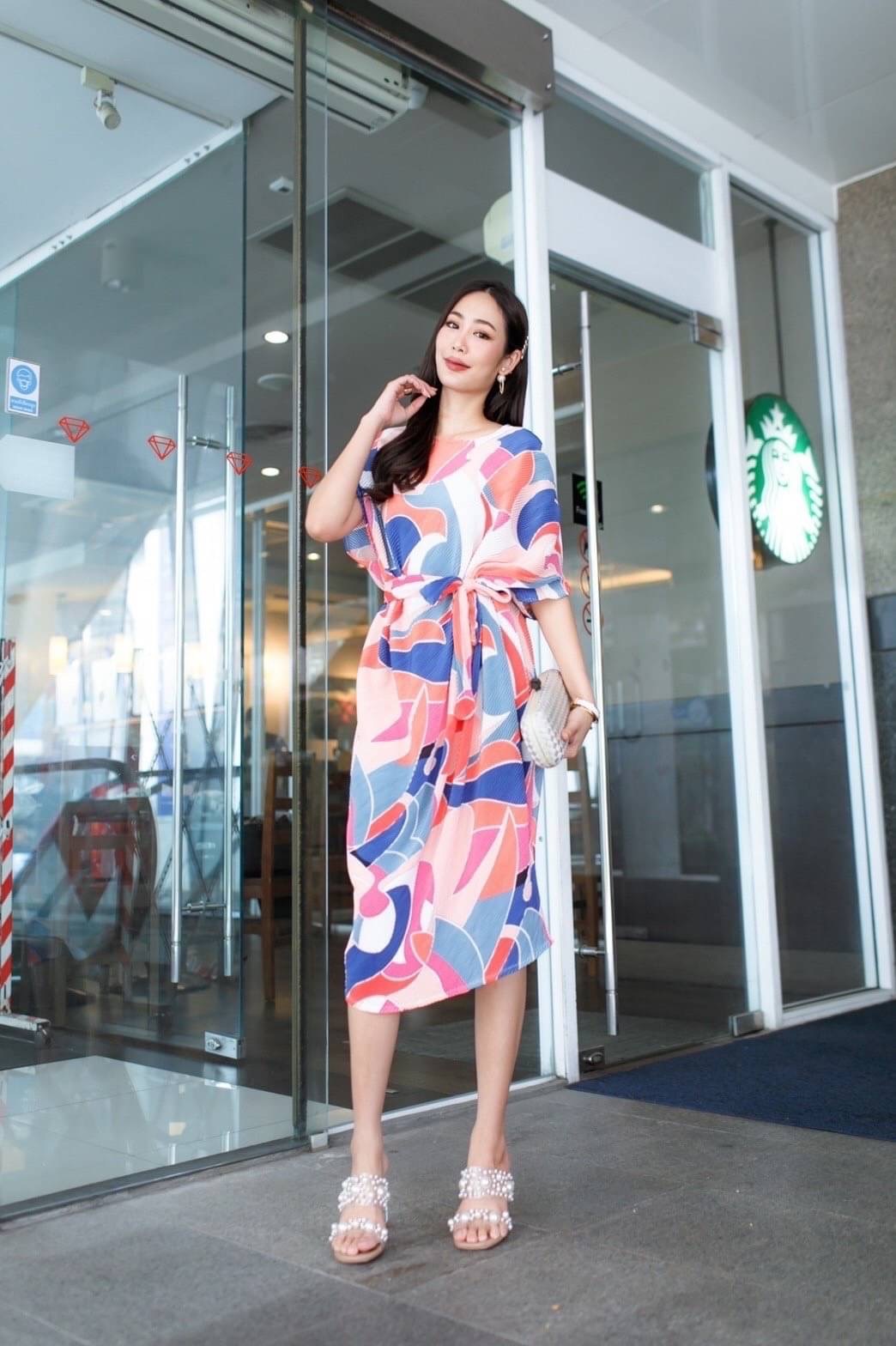 Darino Pleated Dress สวย เรียบหรู ดูแพง แบบคลาสสิค ✨ต้องตัวนี้ค่ะ มินิเดรสไหล่เบี่ยงอัดพลีท ทรงปล่อย งานสวย 👍🏻 แพตเทิร์นเฉลียงข้างทรงสโลป ดีเทลแขนเบี่ยงข้างเดียวเก๋ๆ เนื้อผ้าพลีทเนื้อนิ่ม นุ่ม ใส่สบาย 😉