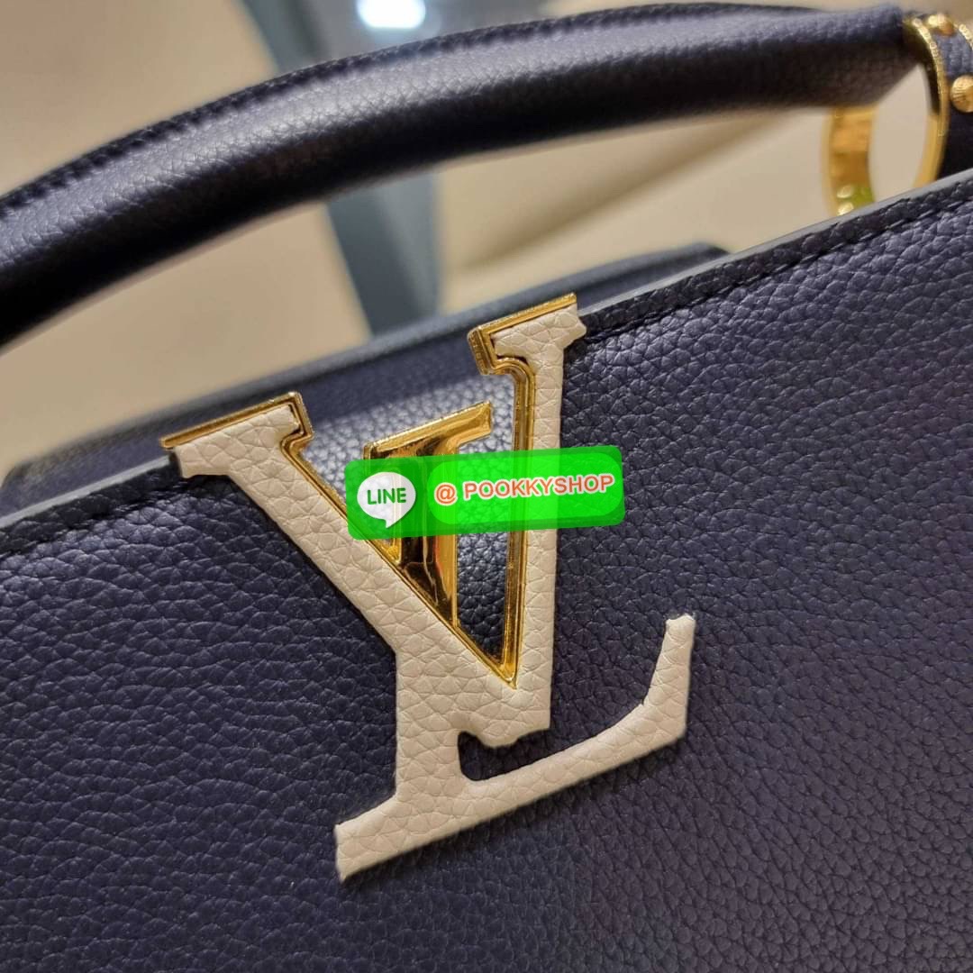 NEW IN!! LV capucines top handle วีไอพีพรีเมี่ยมกิ๊ฟจากเคาน์เตอร์ ที่สุดของความสวยในราคาเบาๆ กระเป๋าถือสุดหรู ดีไซน์ทรงคลาสสิค พร้อมลวดลายหรูหรา มาพร้อมหูจับในตัว ด้วยรูปทรงวินเทจและวัสดุหนังลูกวัว สัมผัสดี ขับผิว ทำให้ไอเท็มนี้สะกดทุกสายตาจริงๆ และยังมีล