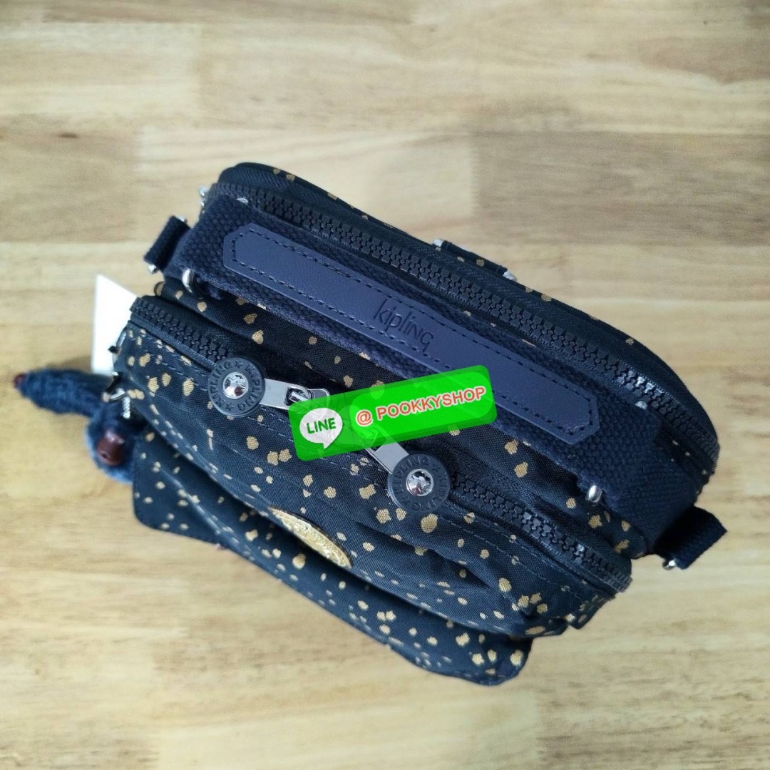 KIPLING Cand 2 ways backpack กระเป๋าถือหรือสะพายข้าง ขนาดกลาง วัสดุ Polyester 100% -ด้านหน้ามี 2 ช่องซิป -ช่องหลักโล่งกว้าง ใส่ของได้เยอะสุดๆ พร้อมช่องซิปและช่องแยกด้านข้างให้แยกของได้เป็นระเบียบมากขึ้น สามารถติใส่กระเป๋าสตางค์ใบยาวได้ มาพร้อมสายคล้องพวงก