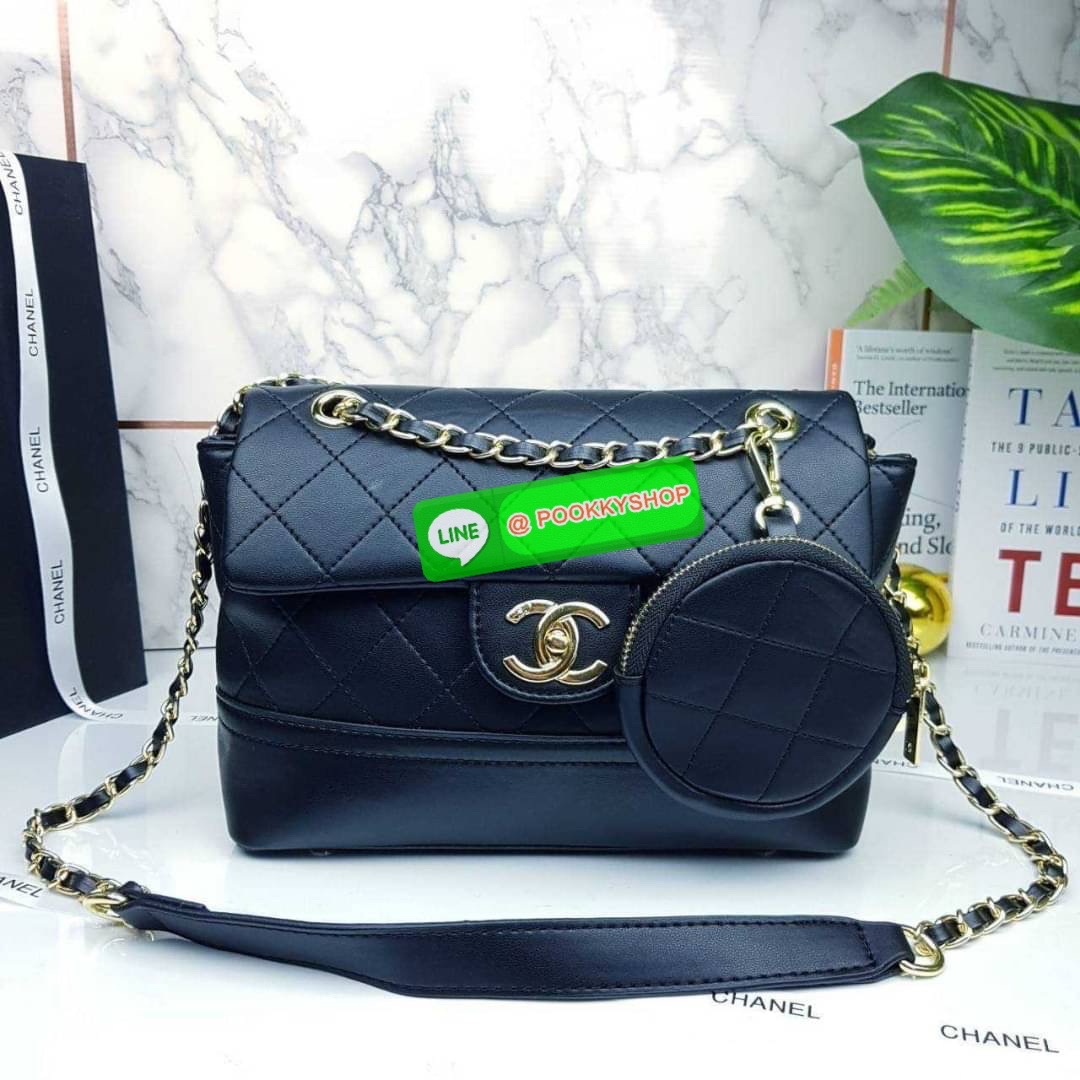 CHANEL BAG VIP GIFT WITH PURCHASE (GWP) จาก CHANEL DUTY FREE COUNTER (CHN814) กระเป๋าสะพาย มีใบเล็กขนาดน่ารักไว้ห้อยได้ ปรับสะพายไหล่ หรือครอสบอดี้ได้หมด ทรงสวย คุ้มมาก