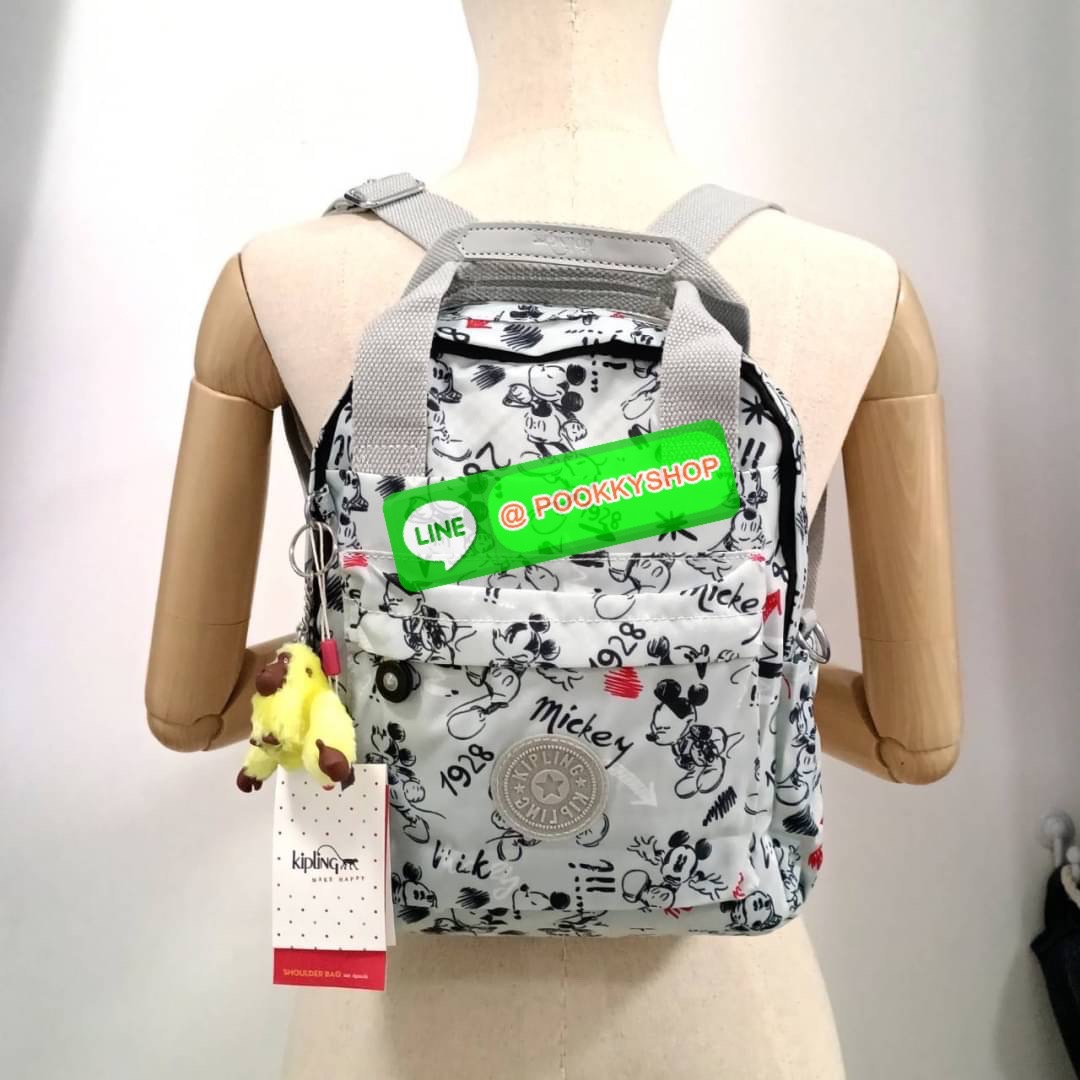 KIPLING 3 WAYS MINI BACKPACK ซับในลายตาราง กระเป๋าสะพาย 3 Ways รุ่นใหม่ วัสดุ Nylon & Polyester 100% หูหิ้วหนังปั๊มชื่อแบรนด์ สายสะพายยาวเลื่อนปรับได้ free size และ สามารถถอดได้ สามารถถือหรือสะพายได้ จะสะพายไหล่ สะพายเฉียง Crossbody หรือจะคล้องสายเป็นเป้ส