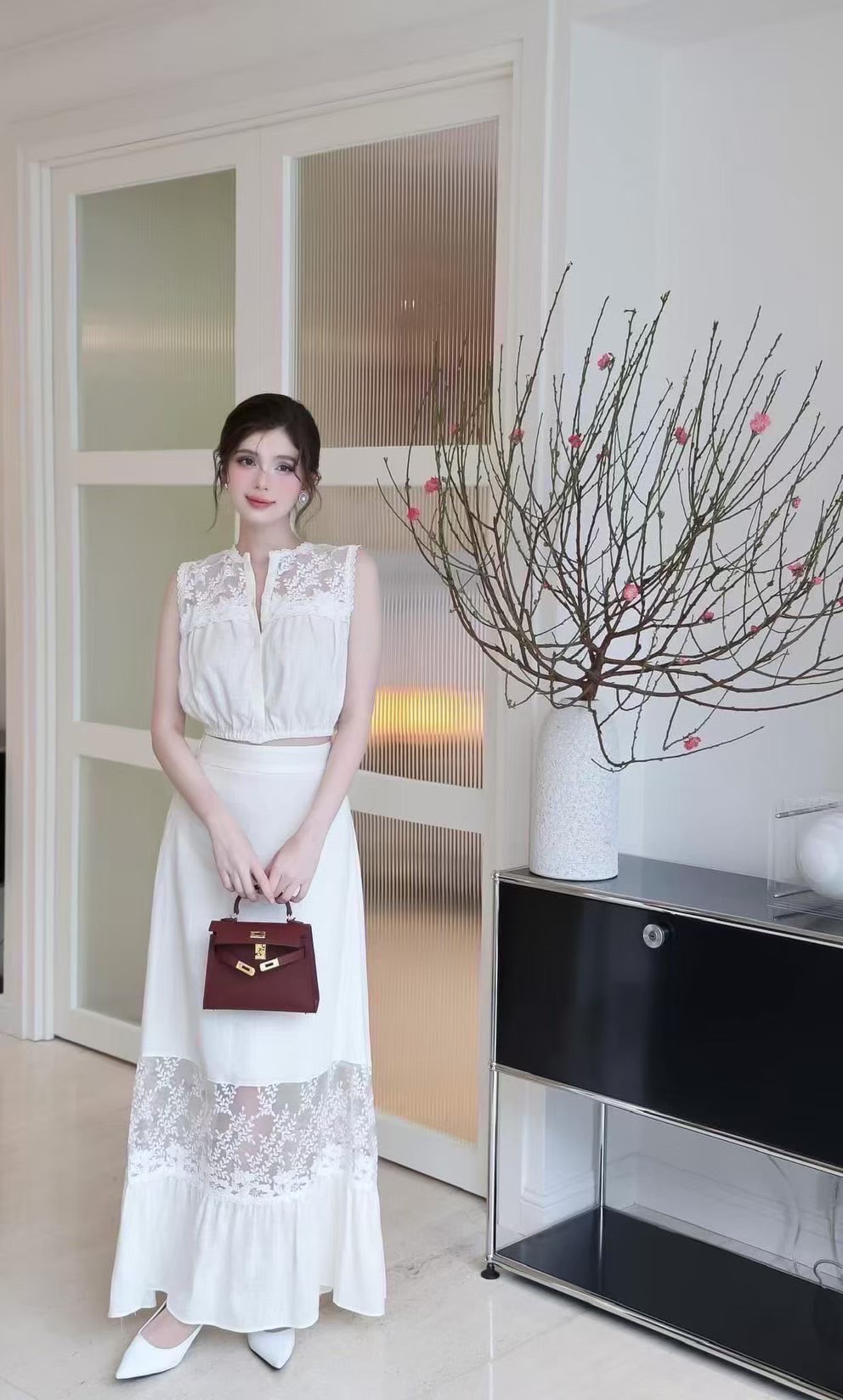 ชุดเซทแฟชั่น Setเสื้อโทนสีขาว งานผ้าดี๊ดี ผ้าดีมาก ทรงปล่อยๆ ใส่สบายๆ ด้านบนแต่งซีทรูลูกไม้