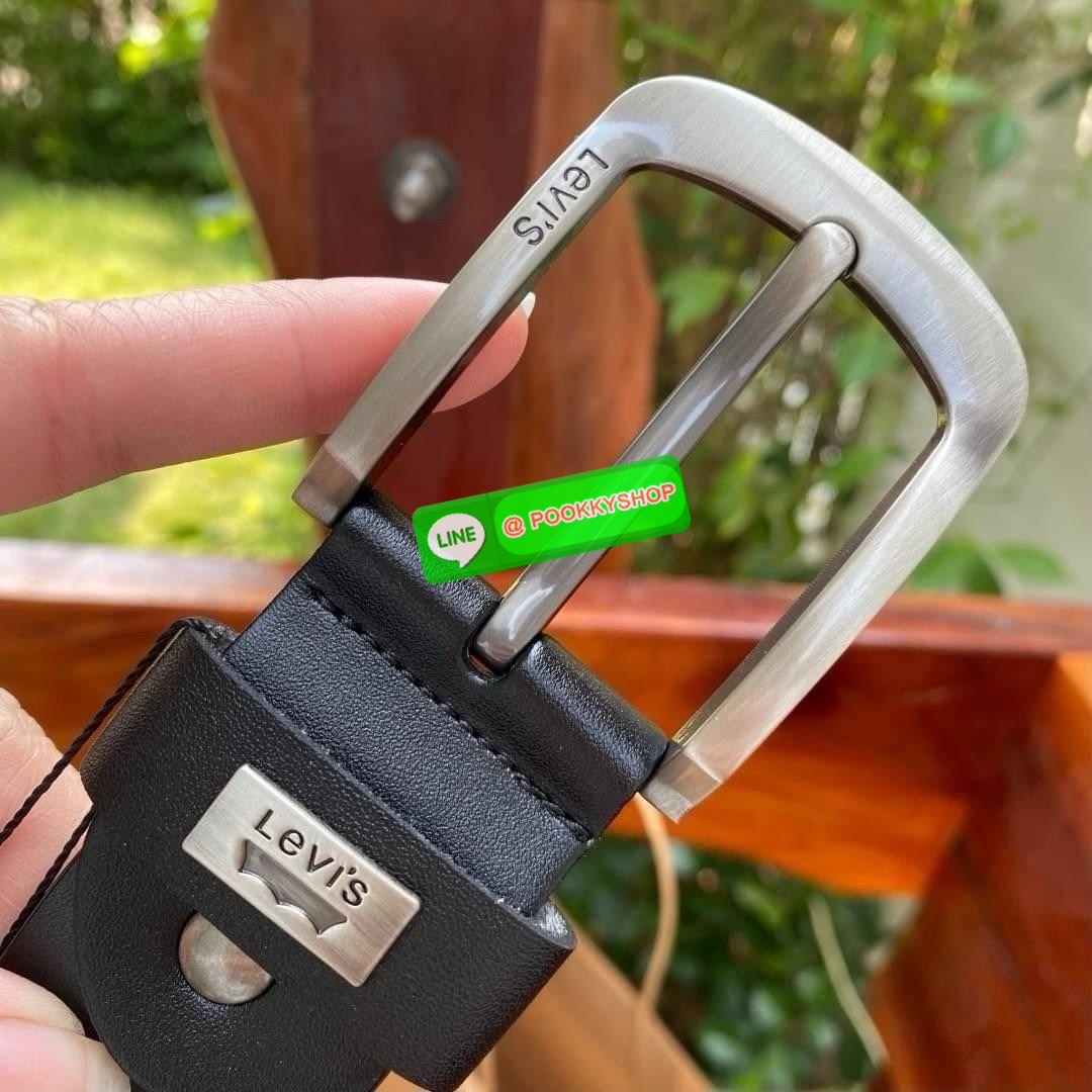 Levi’s Belt set ชุดเข็มขัดที่มาแบบfull set สามารถส่งมอบเป็นของขวัญสำหรับคุณผู้ชาย หัวเข็มขัดอะไหล่เงินรมควันสามารถหมุนได้ สลับใช้ได้ทั้งสองด้าน เสมือนซื้อ1ได้ถึง2สไตล์ ความยาวสายรวมหัวเข็มขัด 50นิ้ว มาพร้อมที่เจอะรูเข็มขัดค่ะ