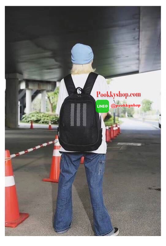 Adidas Large Backpack กระเป๋าเป้สะพายหลังทรงสปอร์ต น้ำหนักเบา ช่องหลักเปิดปิดด้วยซิปคู่ ใส่หนังสือเรียน เอกสารอื่นๆได้ มีช่องแยกใส่แล็ปท็อป ด้านหน้ามีอีก1ช่องซิปบุตาข่ายเพื่อการระบายอากาศที่ดี สไตล์แบบunisex ใครจะออกทริป ไปเที่ยว เล่นกีฬา แนะนำใบนี้เลยคร้
