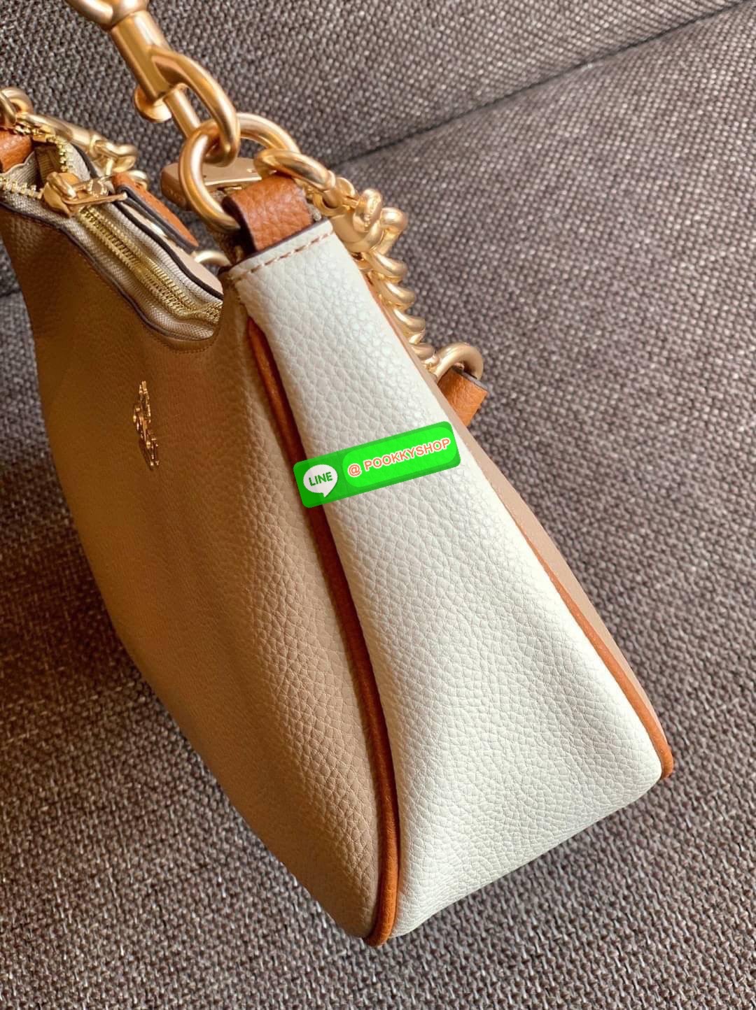 COACH TERI SHOULDER BAG ((CA173//CA209//CA548)) 🔹กระเป๋าทรงพอช ในรูปแบบหนังแท้ หนังนิ่มสวยมากค่ะ 🔹เปิดปิดกระเป๋าแบบซิป ภายในสามารถใส่กระเป๋าเงินใบยาวได้;มือถือได้ทุกรุ่น;พาสปอร์ตได้;มีช่องเล็กใส่ของจุกจิก และช่องเสียบบัตรให้อีก2ช่องนะคะ