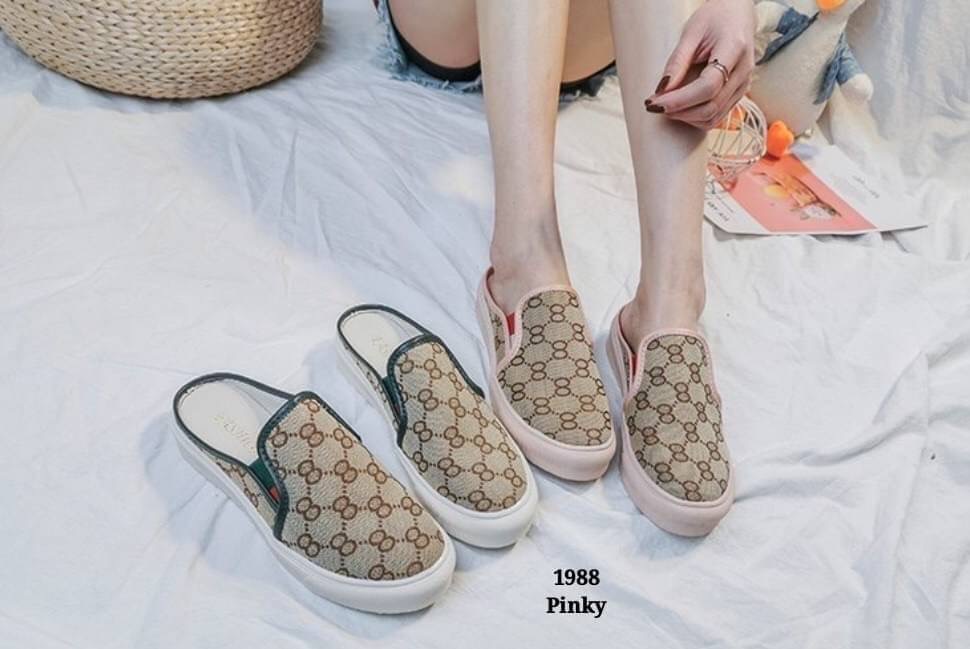 พร้อมส่ง ผ้าใบเปิดส้น 1988 งานนำเข้าน่ารักสุดๆ พื้น pu นิ่ม ด้านล่างเกาะพื้นได้ดี ตัวรองเท้าสีทองขึ้นเงา โดดเด่น ใส่สบายได้ทุกโอกาส สวยเฉียบไม่ซ้ำใคร
