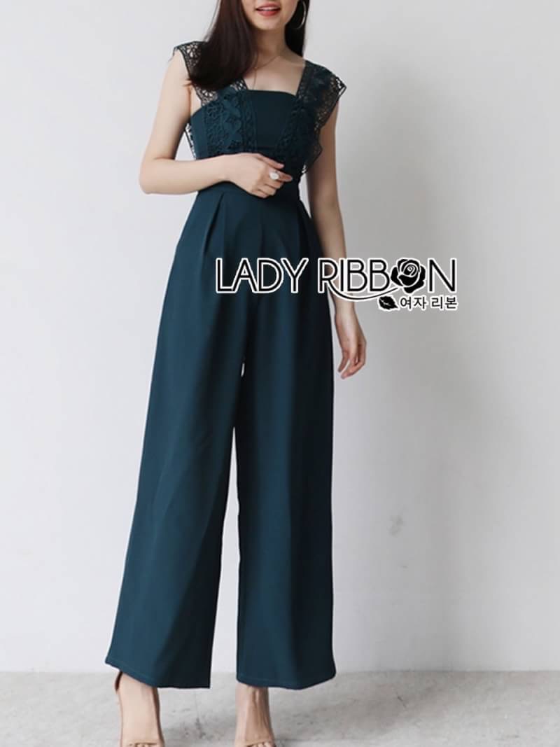 Lady Ribbon's Made Lady Veronica Feminine Chic Lace & Crepe Jumpsuit จัมป์สูทผ้าเครปตกแต่งลูกไม้เรียบๆ ตัวนี้เหมาะกับสาวออฟฟิศแต่งตัวไปทํางานเก๋ๆแบบเฟมินีน หรือจะใส่ไปเที่ยวช่วงวันหยุดก็ดูดีค่ะ ตัวชุดจะเป็นทรงเกาะอก แต่มีสายเป็นผ้าลูกไม้ขึ้นมาจากเอว