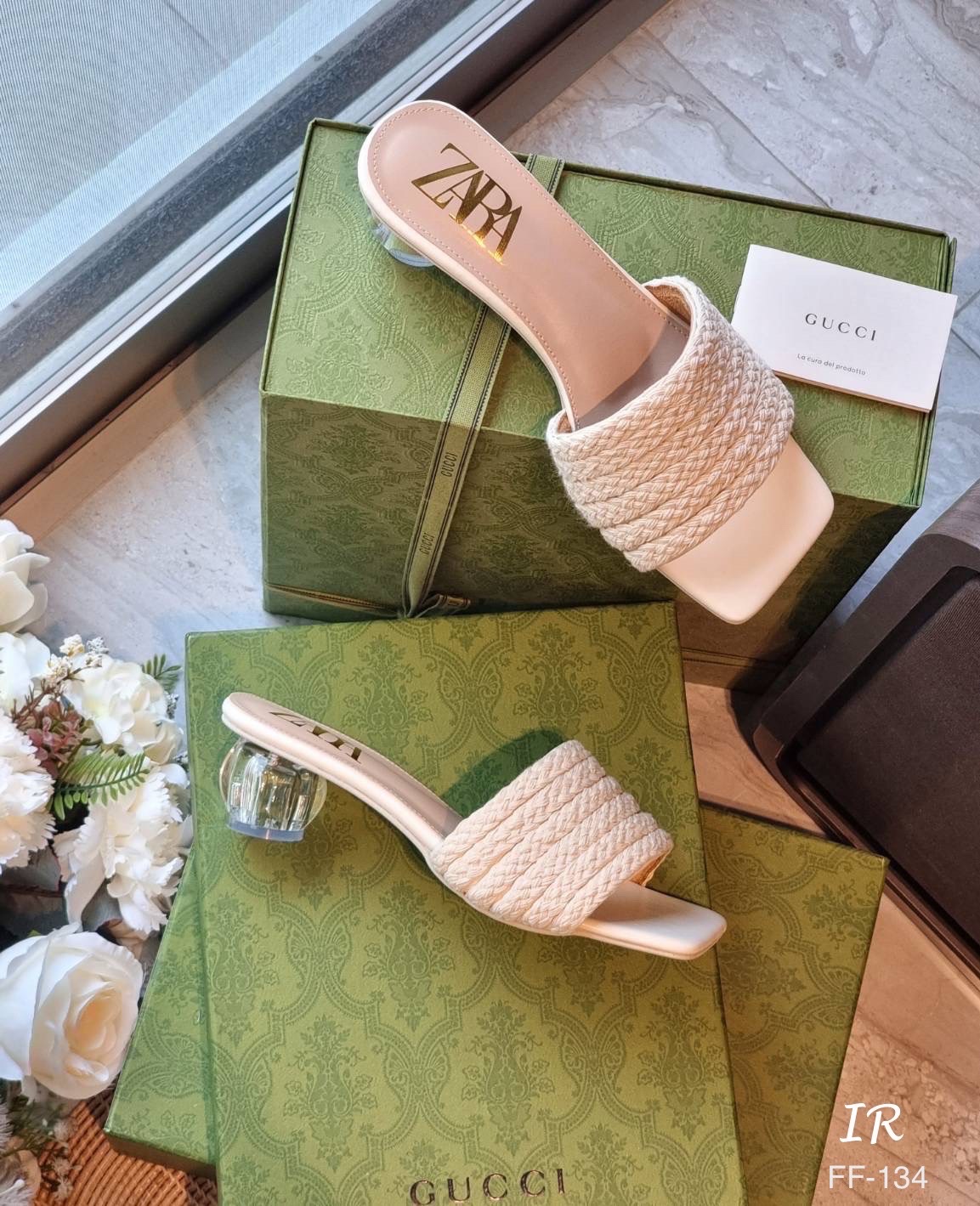 แบบขายดี!!! พร้อมส่ง ตัวแม่ Zara ห้ามพลาด งาน ZARA สวยมากค่ะ ดีไซน์เชือกถักแบบสวม ด้านในรองนวมกำมะหยี่หนานุ่มสบายหน้าเท้า ปั๊มแบรนด์ส้นลูกแก้วสูง 2 นิ้ว ใส่สวยแมทซ์ง่าย ใส่ในลุคประจำวันได้เลยนะค้า