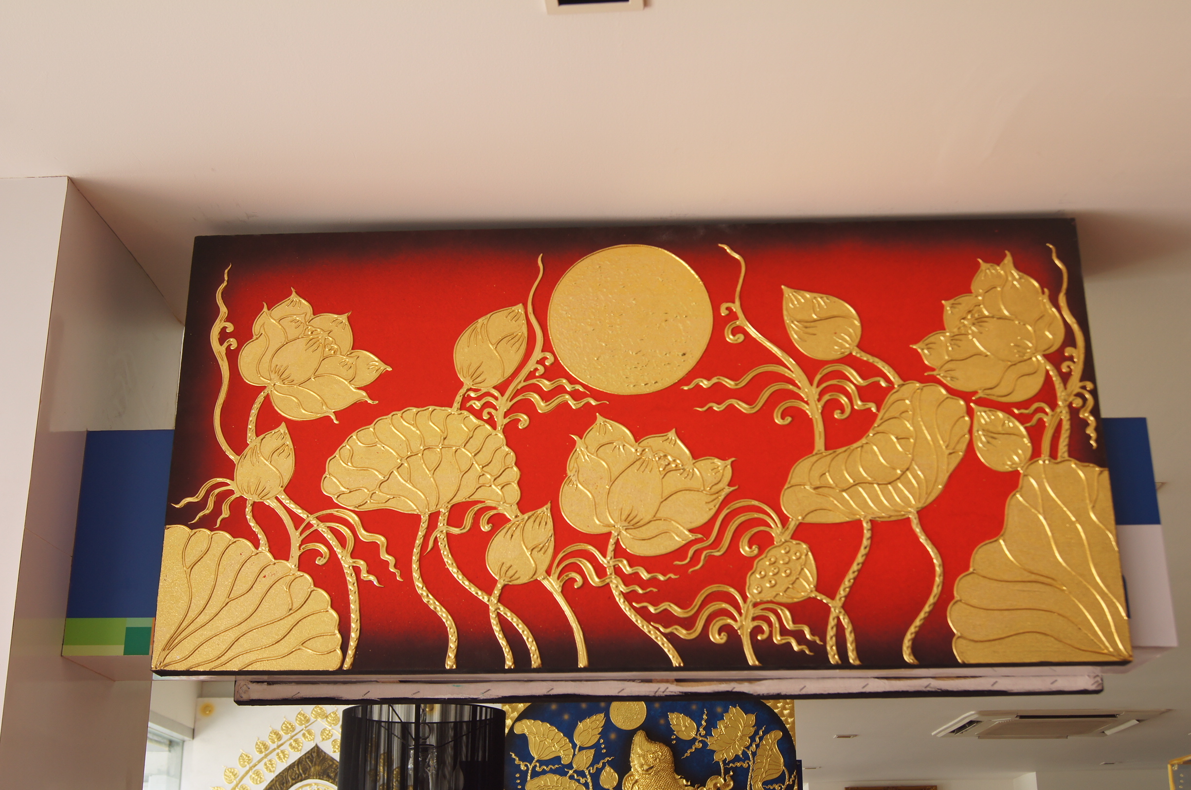 ภาพดอกบัว พื้นแดงทอง งานปิดทองคำแท้ ขนาดกว้าง120x60ซม