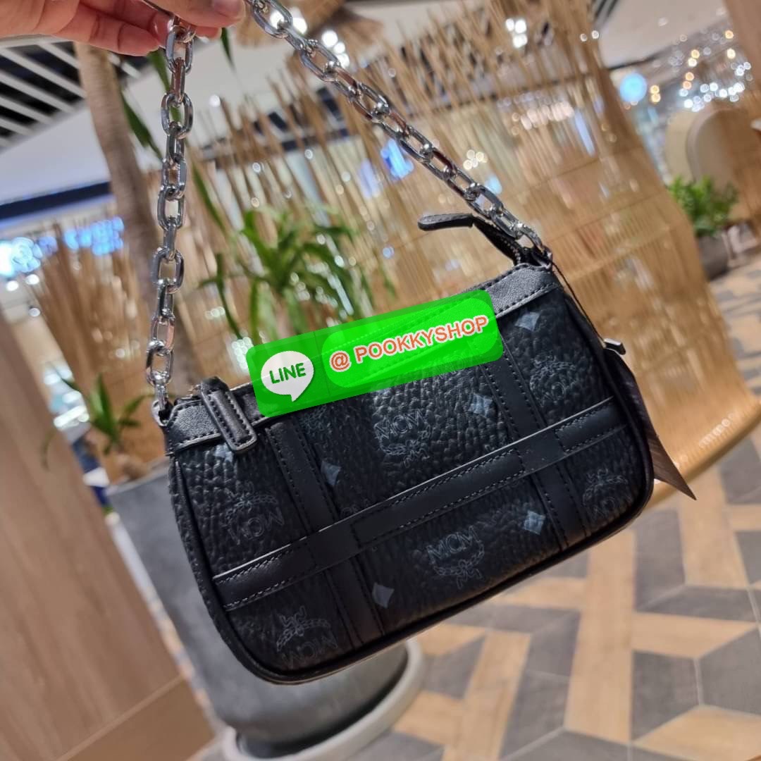 MCM MINI DELMY SHOULDER BAG จัดหนักจัดเต็ม!! ที่สุดของรุ่นที่ฮอตหนักมาก คอลเลคชั่นที่ยอดขายดีตั้งแต่วันแรกที่ลง shop ด้วยรูปทรงที่กะทัดรัด ตอบโจทย์ได้ทุกลุค ทุกไลฟ์สไตล์ ใช้งานได้ง่ายคล่องตัว กระเป๋าสะพายทรงพอช ที่มาพร้อมสายโซ่คล้องด้านหน้า และสายหนังครอส