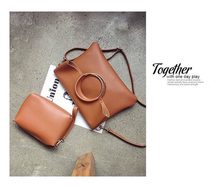 กระเป๋าสะพายข้างสีน้ำตาล กระเป๋าคลัชมือ แต่งห่วงทอง สวย แนว เท่ห์ๆคะ+กระเป๋าเล็ก ไซส์ลูก ด้านใน 2ชิ้น สุดคุ้ม สวยเก๋ มากคะ Size:ยาว29xสูง32xหนา4cm